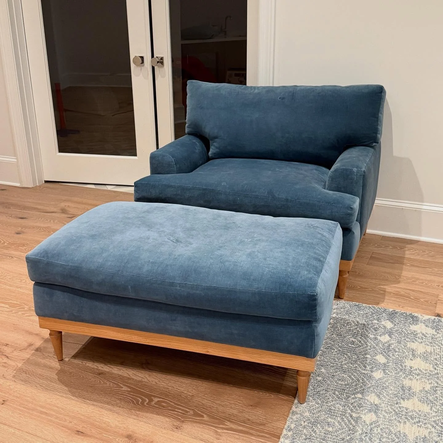 Moody Blues
.
.
.
.
.
#chairandahalf
#oversizedchair
#chairandottoman
#onekingslane
#readingchair 
#bedroomchair
#footballchair
@chairishco
#gonegirlhome