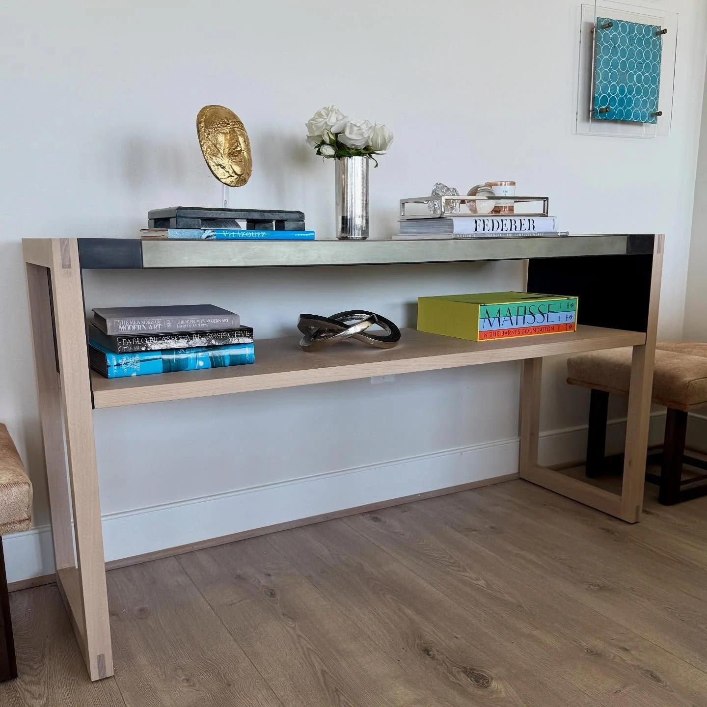 G&uuml;d W&uuml;d
.
.
.
.
.
@wudfurniture
#wudfurniture
#wudinthewild
#modernconsole 
#resinandwood
#handmadefurniture
#chairishsuperseller 
#gonegirlhome