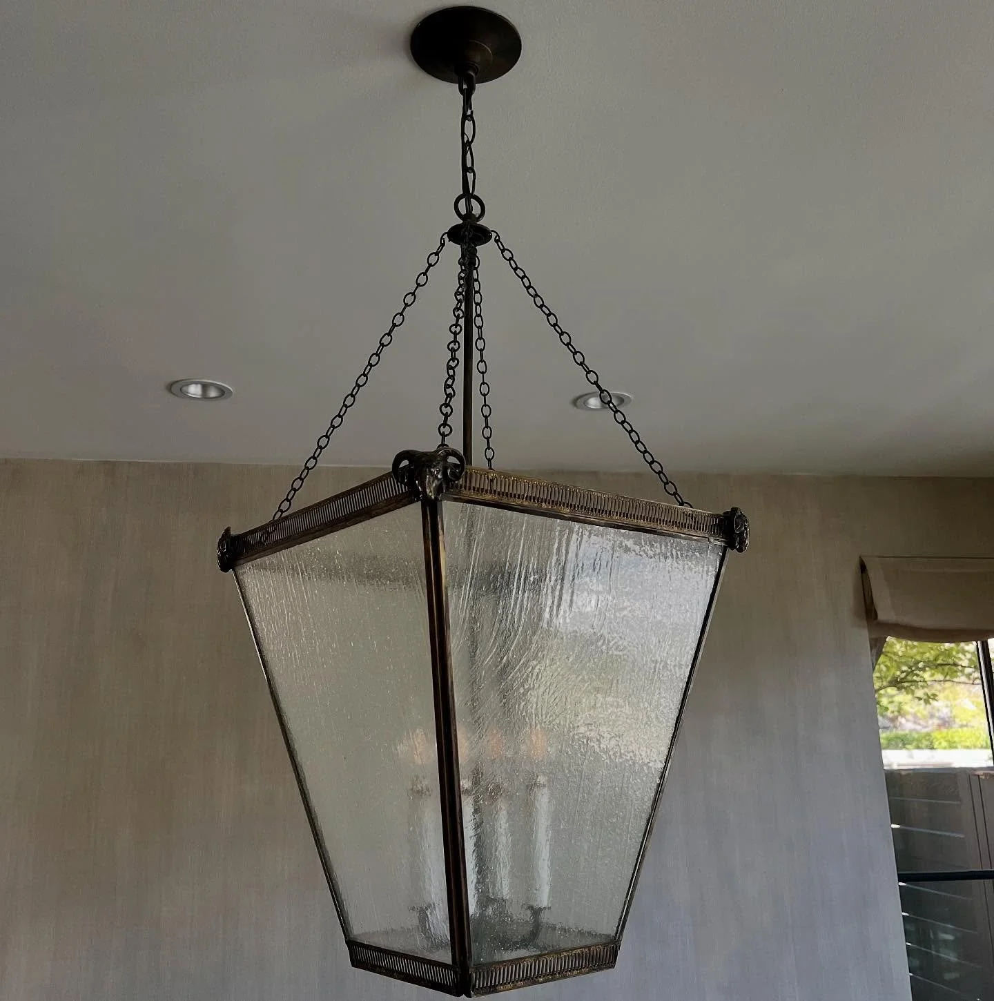 Friday Night Lights
.
.
.
.
.
@mcleanlighting
#luxurylighting
#seededglass
#luxurydetails
#secondhandfirst
#curatedconsignment
#gonegirlhome