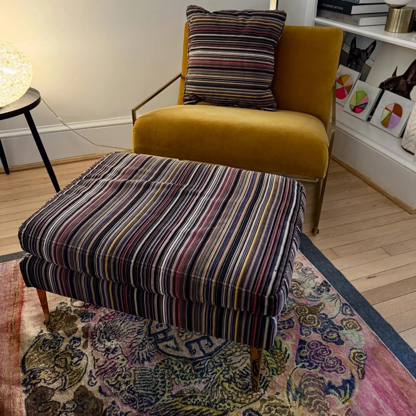 Today&rsquo;s OOTD brought to you by Paul Smith
.
.
.
.
.
@lawsonfenning
#lawsonfenning
#paulsmithdesign
#paulsmithfabric
#westelmstyle 
#chairandottoman 
#readingchair 
@chairishco
#chairishsuperseller 
#gonegirlhome