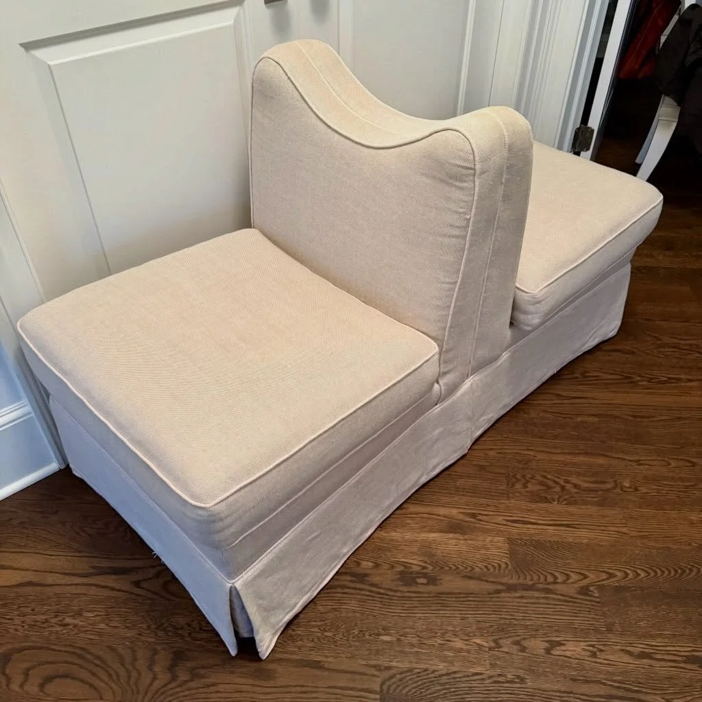 @oomph Gossip Chair
Who us!?! 🙊
.
.
.
.
.
#oomphhome 
#oomph
#gossipbench
#bedroomchair
#teteatete
#t&ecirc;te&agrave;t&ecirc;te
#gonegirlhome