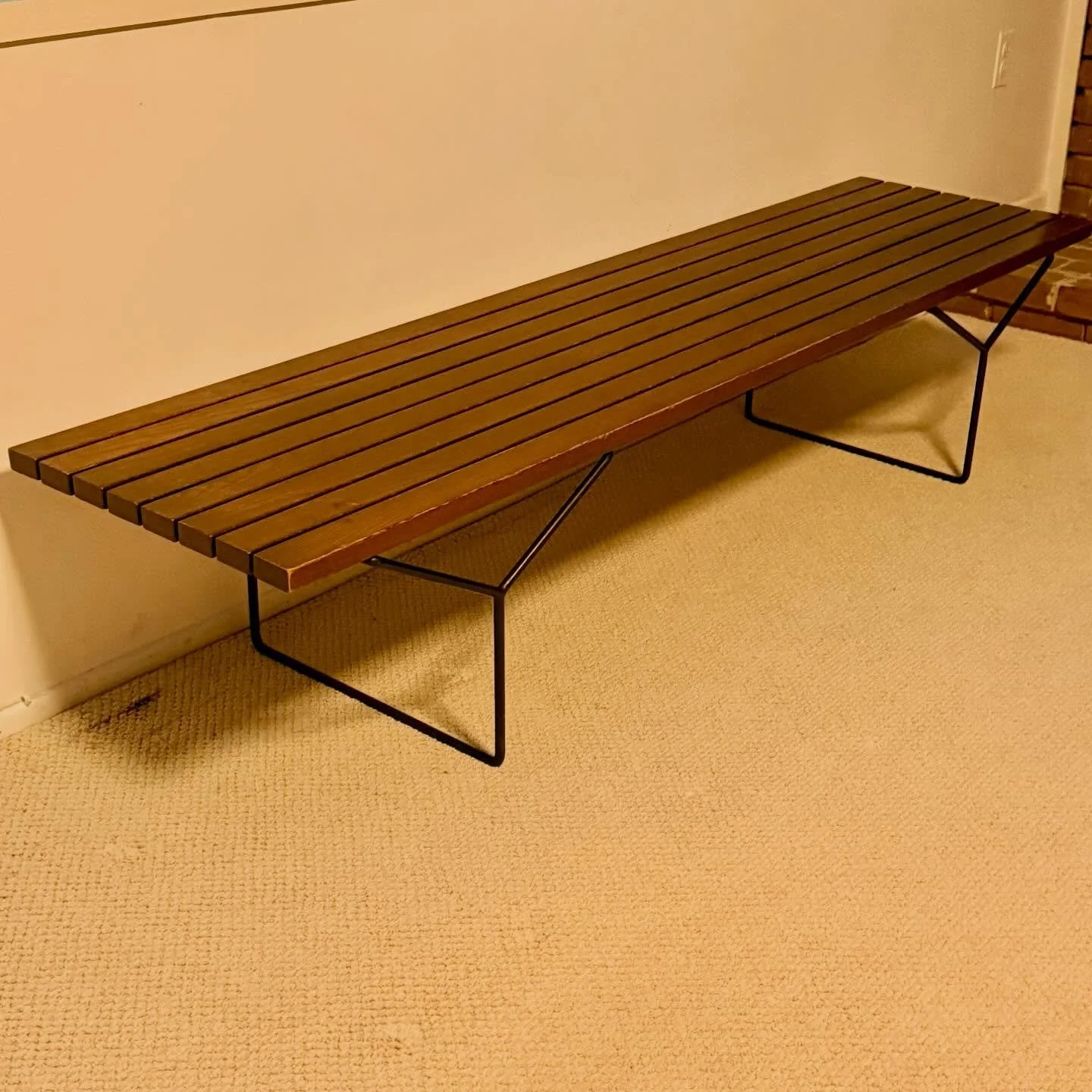 Upgrade your snow boot bench.
🔸Mid century slat bench by Harry Bertoia for Knoll from 1950s
🔸Bertoia Bench from the 2000s

.
.
.
.
.
#bertoia
#knollassociates
#vintagebertoia
#bertoiabench
#vintageknoll