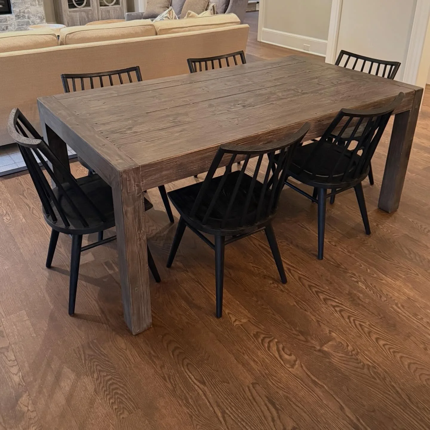 Reclaim family dinner 
.
.
.
.
.
#reclaimedwoodtable
#fourhands
#modernwindsor
@pgtreclaimed_official
#sustainablefurniture