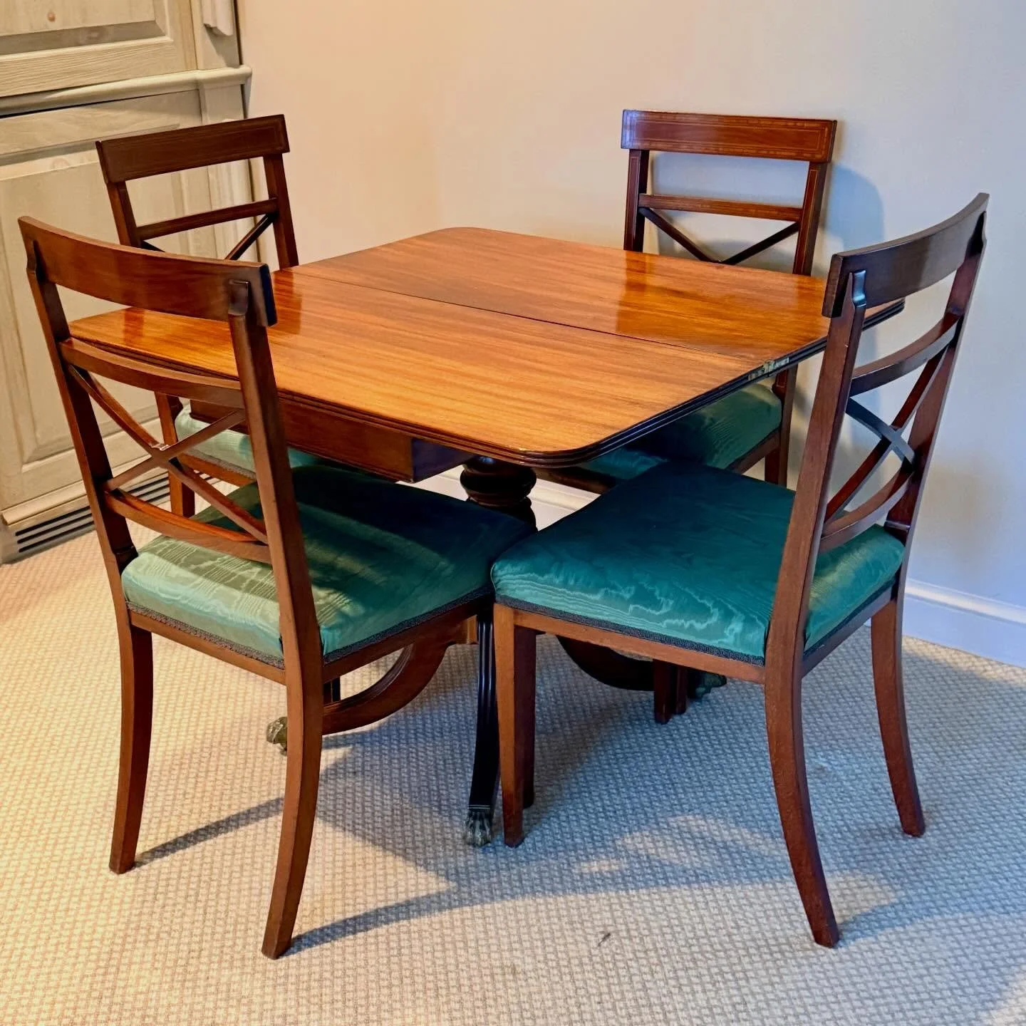 In the 1900s it was a game table
In 2026 it is a mah jong table.
.
.
.
.
.
#gametable
#gamenight
#mahjong
#gameroomdesign
#puzzletable