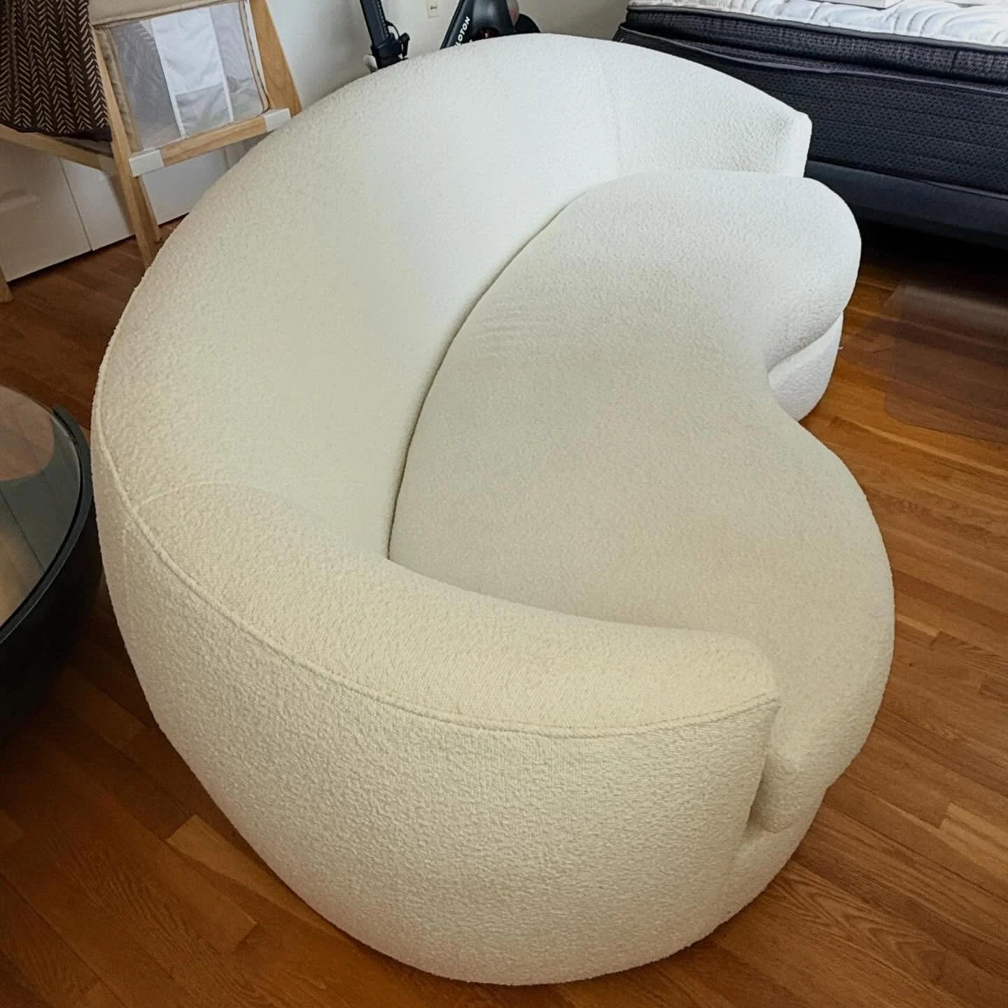 Curling up here for tomorrow&rsquo;s Opening Ceremony. 🔥⛷️⛸️
.
.
.
.
.
#mgbwhome
#madeinamerica 
#curvedsofa
#mitchellgoldbobwilliams
#whitesofa