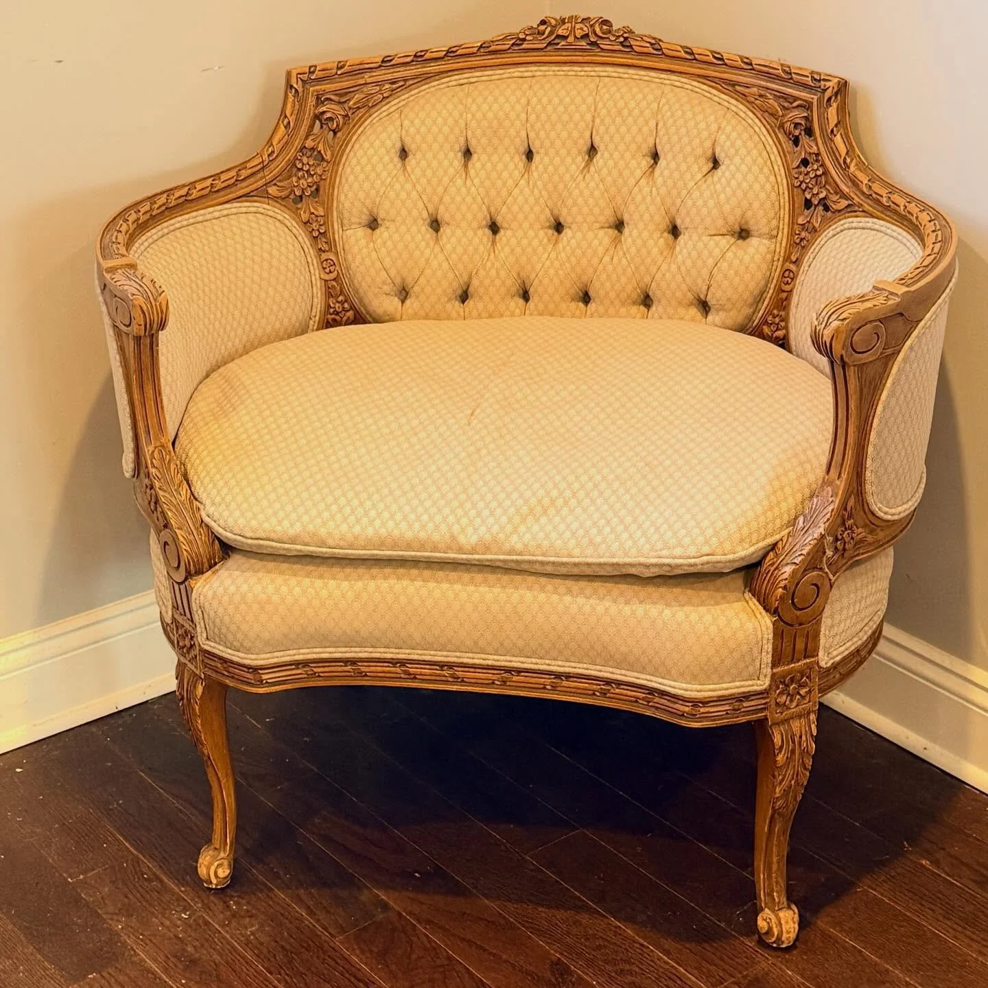 19th Century Loveseat 🫶
.
.
.
.
.
#louisxvichair
#antiquelveseat
#livingwithantiques
#curatedconsignment