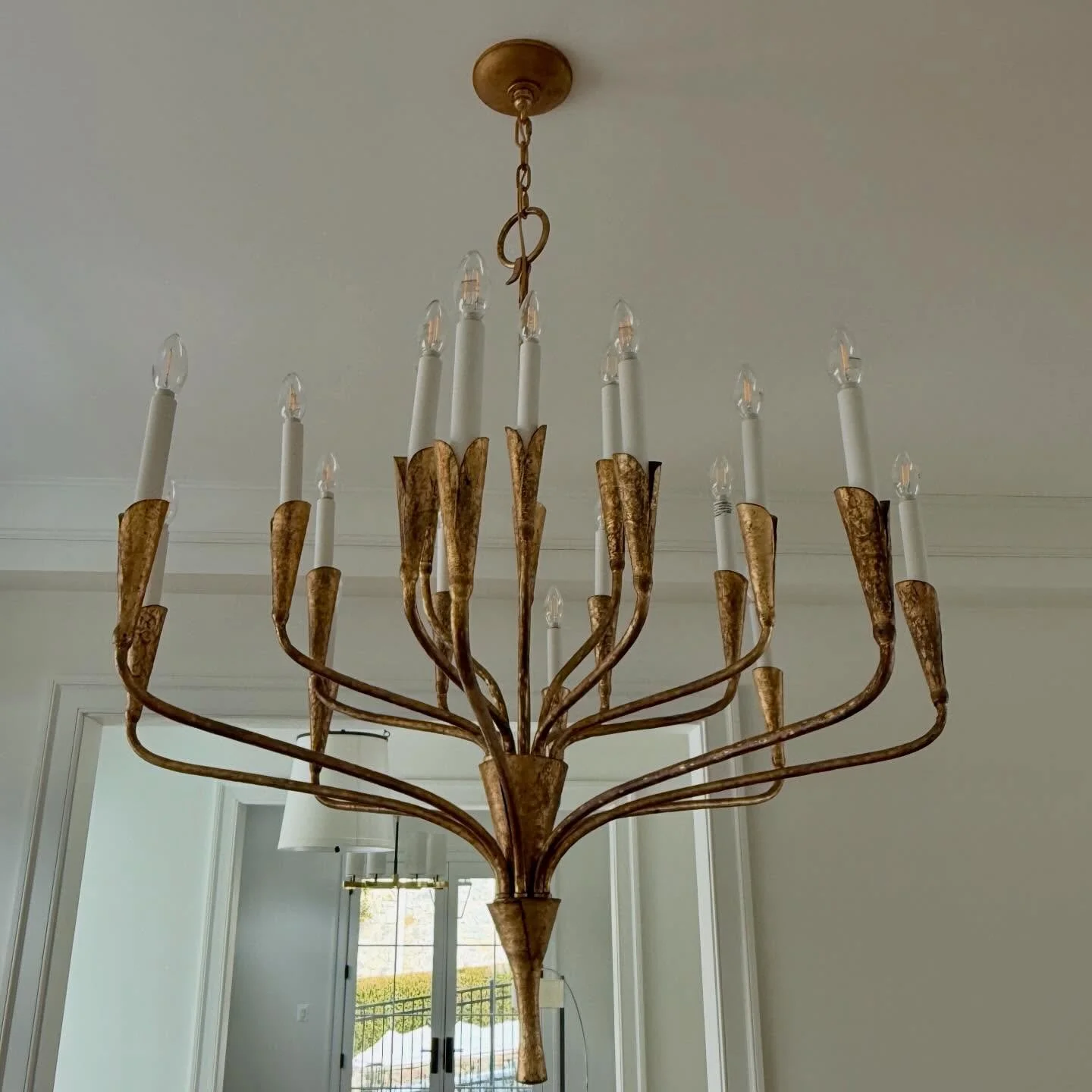 Weren&rsquo;t we promised sunshine this week!?
.
.
.
.
.
#chapmanandmyers
#visualcomfort 
#lightingdesign 
#aidenchandelier