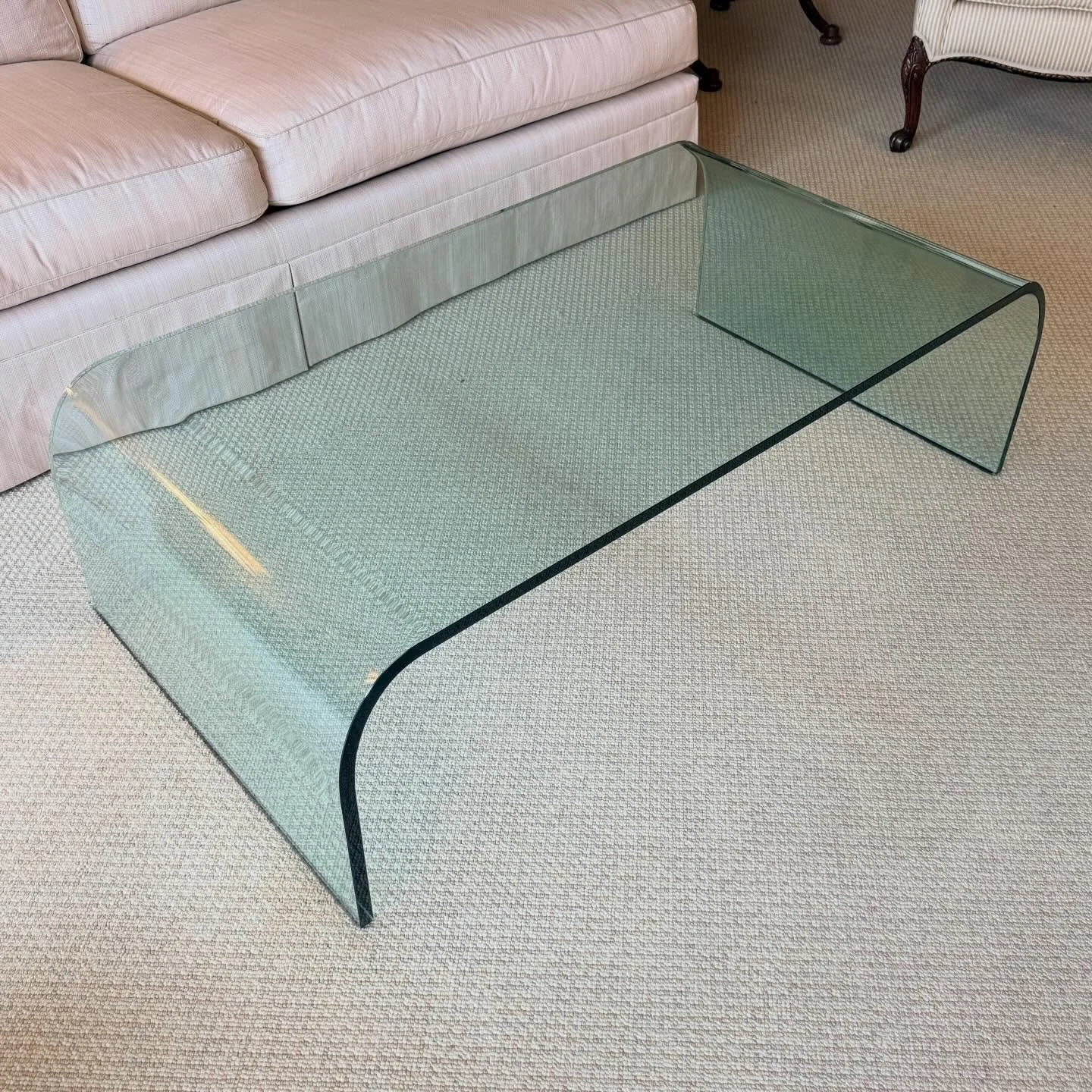 Clear Winner

🔸 Glass Waterfall Coffee Table
.
.
.
.
.
#waterfalltable
#glasswaterfalltable
#glasswaterfalltable 
#glasscocktailtable