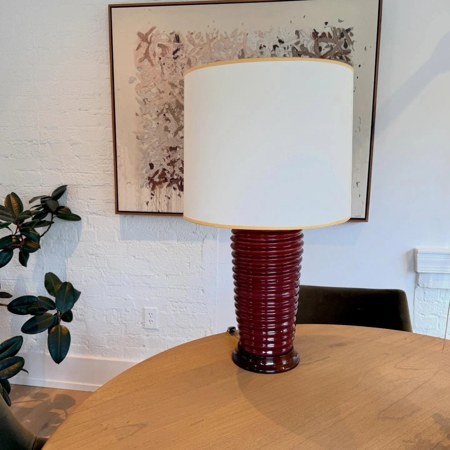 A glass of Merlot with Christopher Spitzmiller 🍷
.
.
.
.
.
@christopherspitzmillerinc
@christopherspitzmiller
#spitzmillerlamps
#bespokelamps