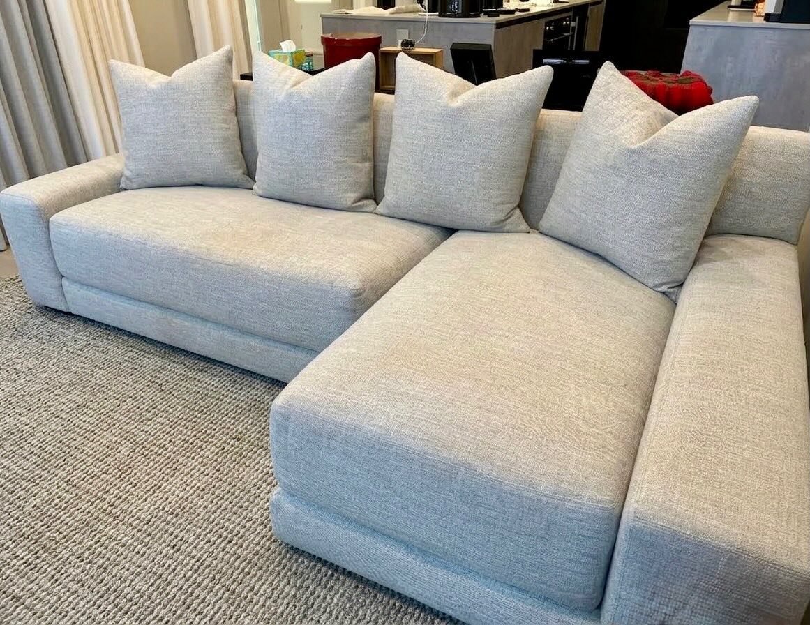 GAME ON 🏀
🔸NEW Verellen sofa
.
.
.
.
.
@verellenfurniture
#loveverellen
#verellensofa
#customsofa