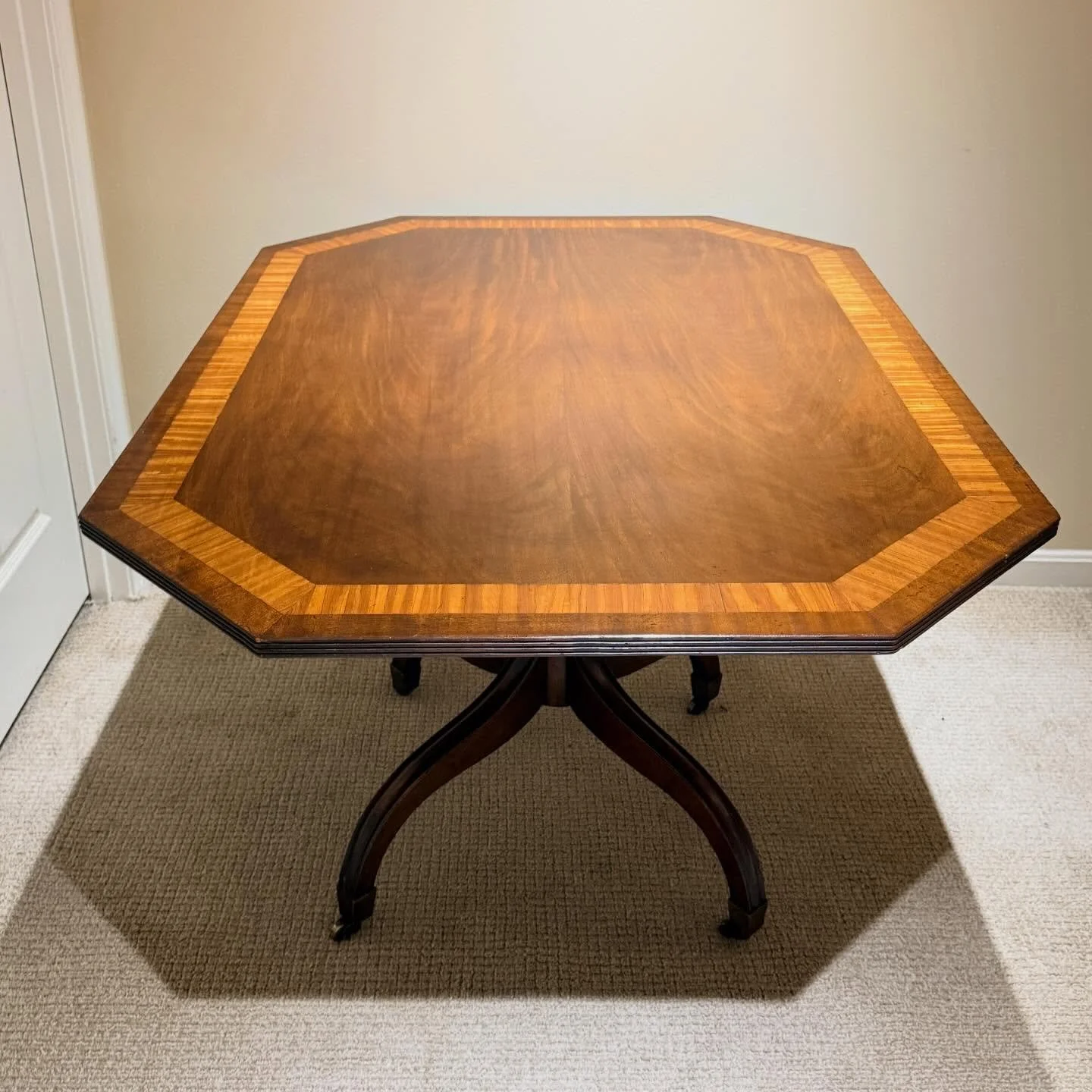 Tilting from past to present
🔸Mahogany Regemcy Tilt Top Breakfast Table with Inlay, 1820
.
.
.
.
.
#regencytable
#mahoganytable
#regencybreakfasttable 
#antiquetable
#tilttoptable