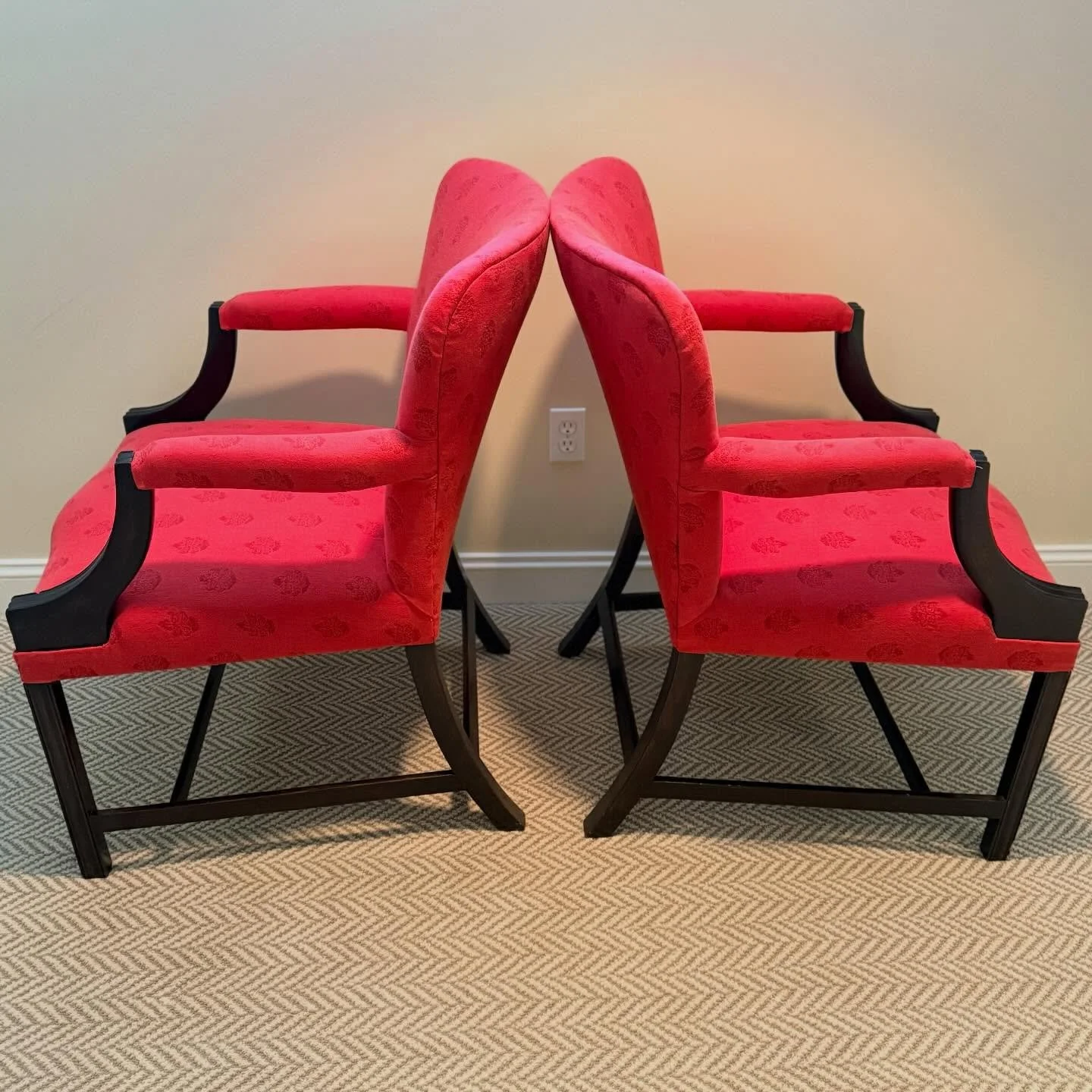 Milan By Way of Melrose House
🔸 Pair Of Rose Tarlow Melrose House Chippendale Arm Chairs with C&amp;C Milano Fabric
.
.
.
.
.
#rosetarlowmelrosehouse
#cecmilanofabrics
#rosetarlow
#chippendalechair