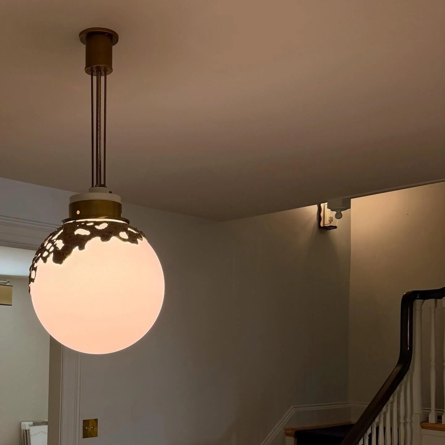 First 🌕 View From Artemis

🔸 Natalia Suspension Lamp For Esperia
.
.
.
.
.
#esperialuci
#angelobrotto
#italianlighting 
#vintagelighting