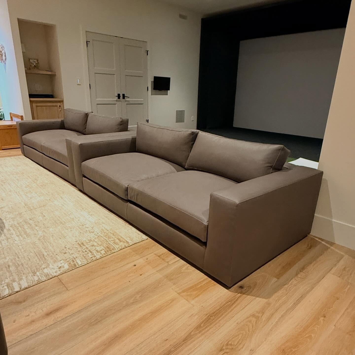 Make mine a double. 🥂
🔸 NEW Crate &amp; Barrel Oceanside 89&rdquo; Leather Sofa - two available
.
.
.
.
.
#crateandbarrel  #crateandbarrelsofa
#leathersofa 
#deepsofa