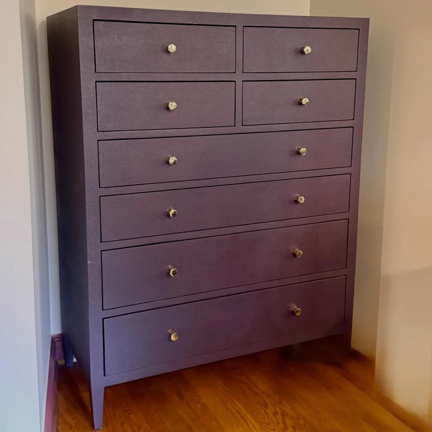 Purple Dresser Majesty
🔸 Made Goods Jarin Tallboy In Aubergine Linen

.
.
.
.
.
@madegoods
#madegoods
#purpledresser
#curatedconsignment