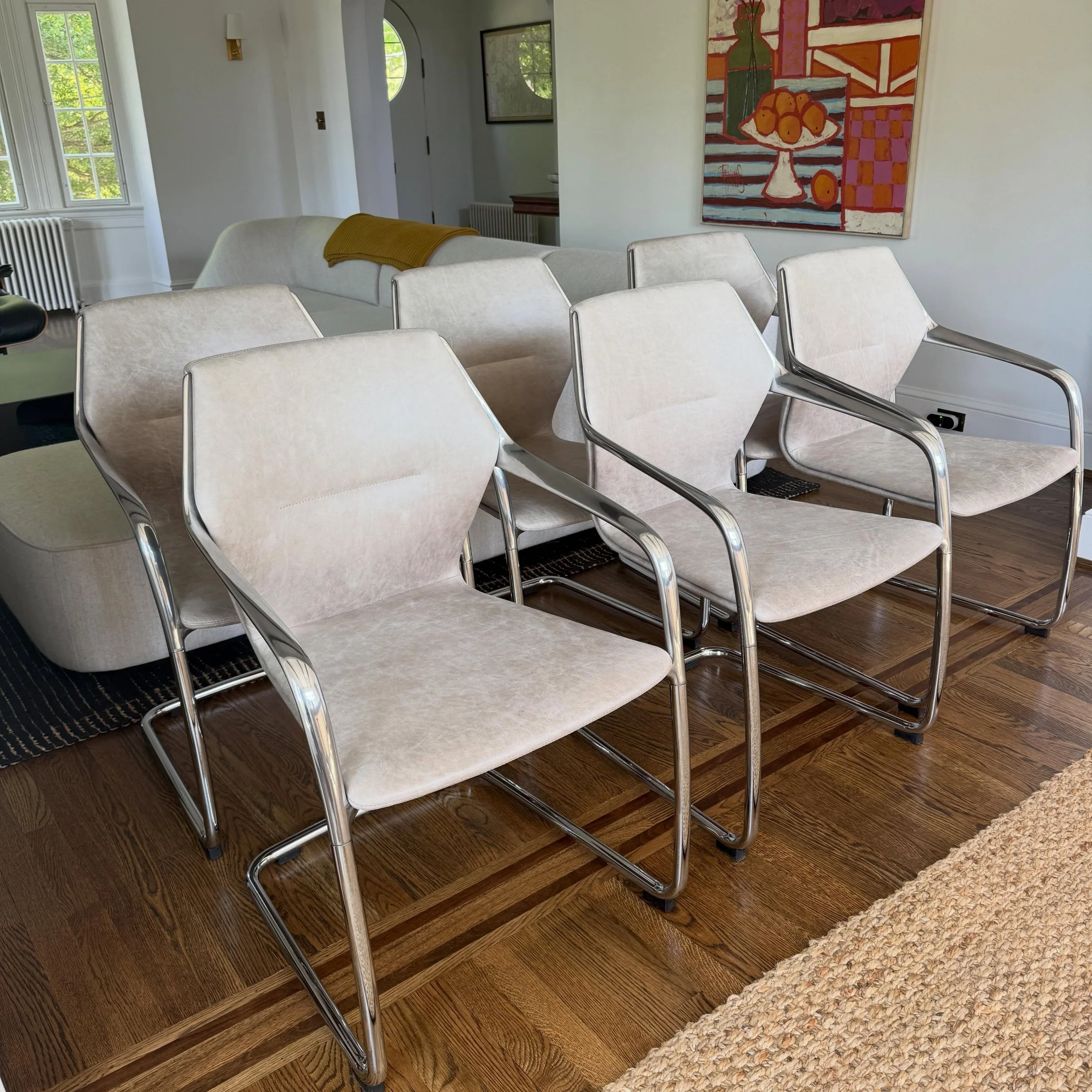 Cantilever Love

🔸 Set of 6 Davis Furniture Chrome and Leather Dining Chairs
.
.
.
.
.
#cantileverchair
#moderndiningchairs
#cantileverdiningchair
#chromeandleather
#davisfurniture
