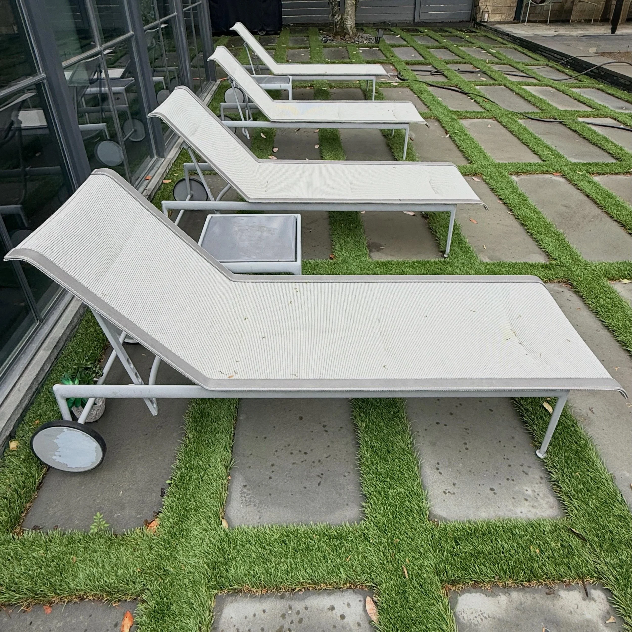 After Florence Knoll moved to a seaside home in Florida, she started sending the design team rusty pieces of furniture, asking them to develop something that could perform in the salty climate. Schultz responded with the aluminum Leisure Collection i
