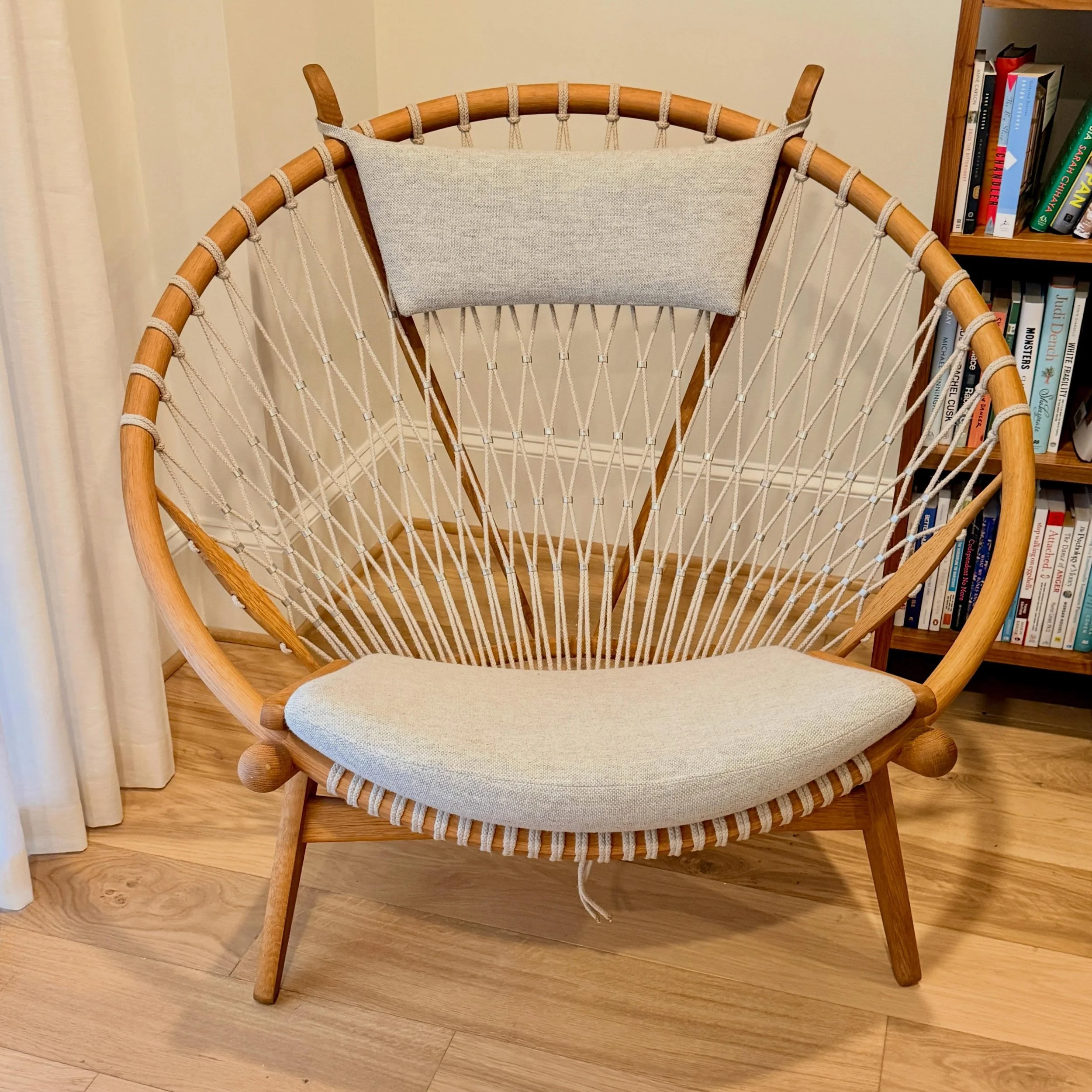 This round is on us. 🍸
.
.
.
.
.
#hanswegner
#circlechair
#ppmobler
#danishfurniture
#hanswegnerchair