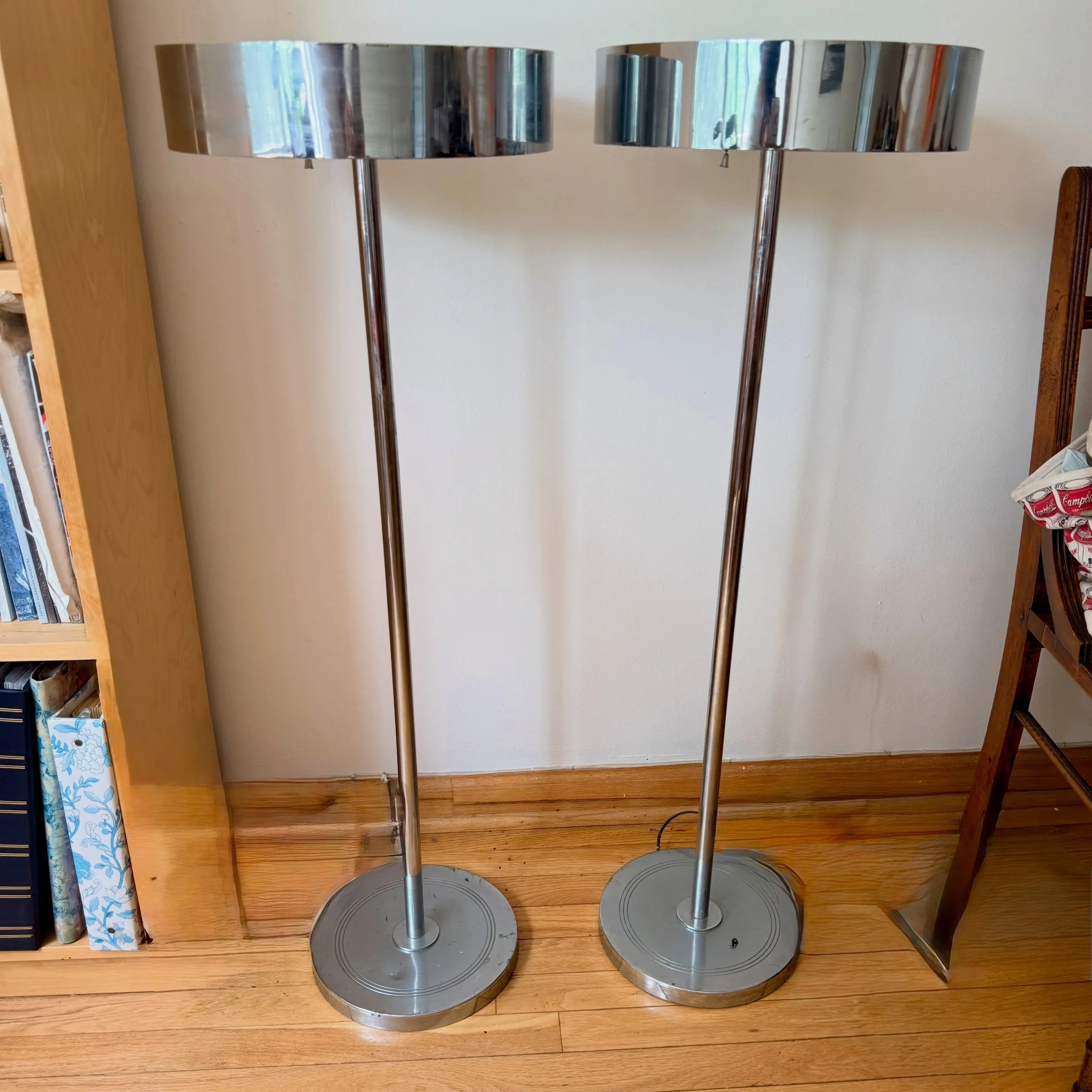 Mid Century Magic
.
.
.
.
.
#chromefloorlamps
#midcenturyfloorlamps
#vintagechromefloorlamp
#midcenturylighting
#impeiarchitecture