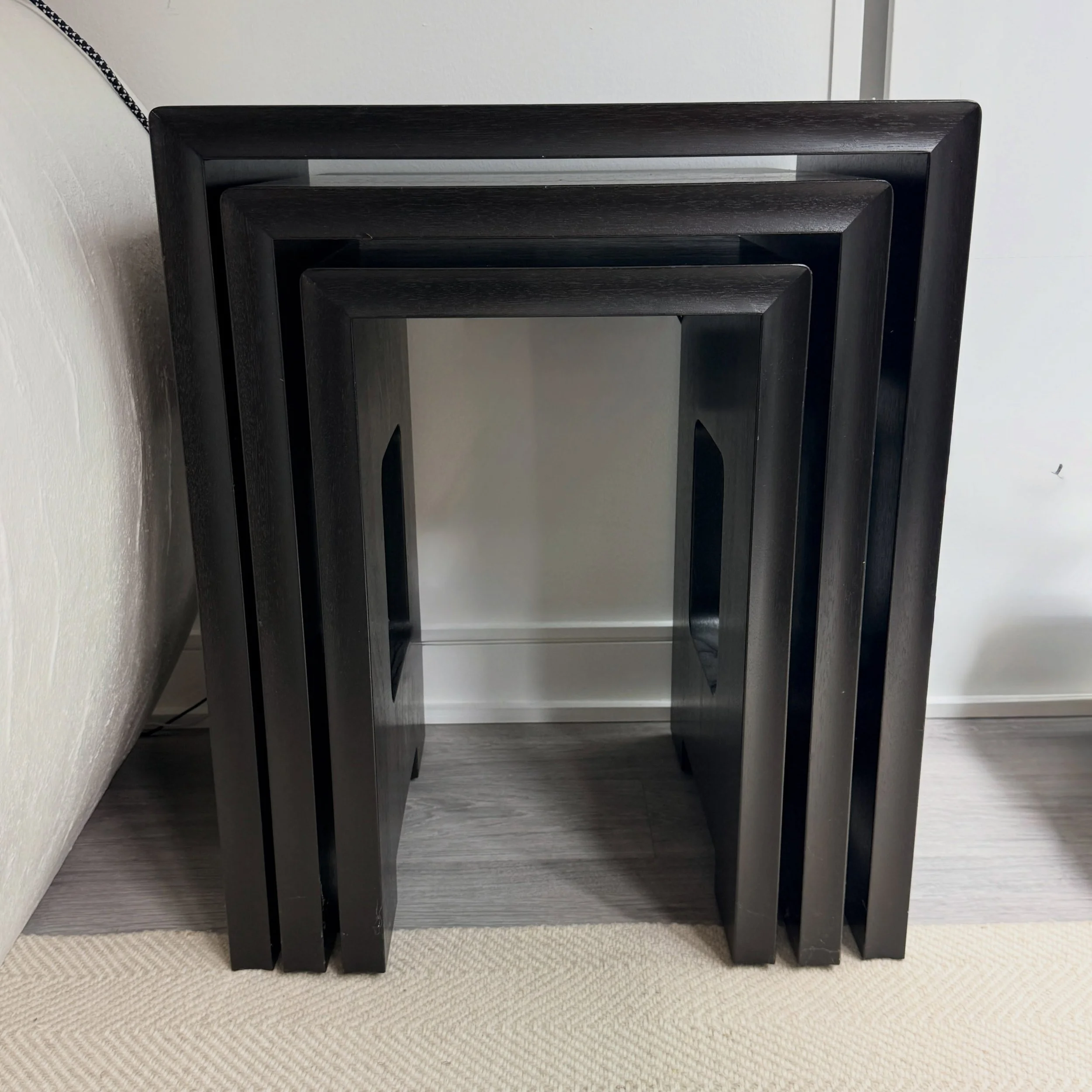 3️⃣ things to love about Holly Hunt.
.
.
.
.
.
#hollyhunt
#hollyhuntfurniture
#nestingtables
#luxuryconsignment