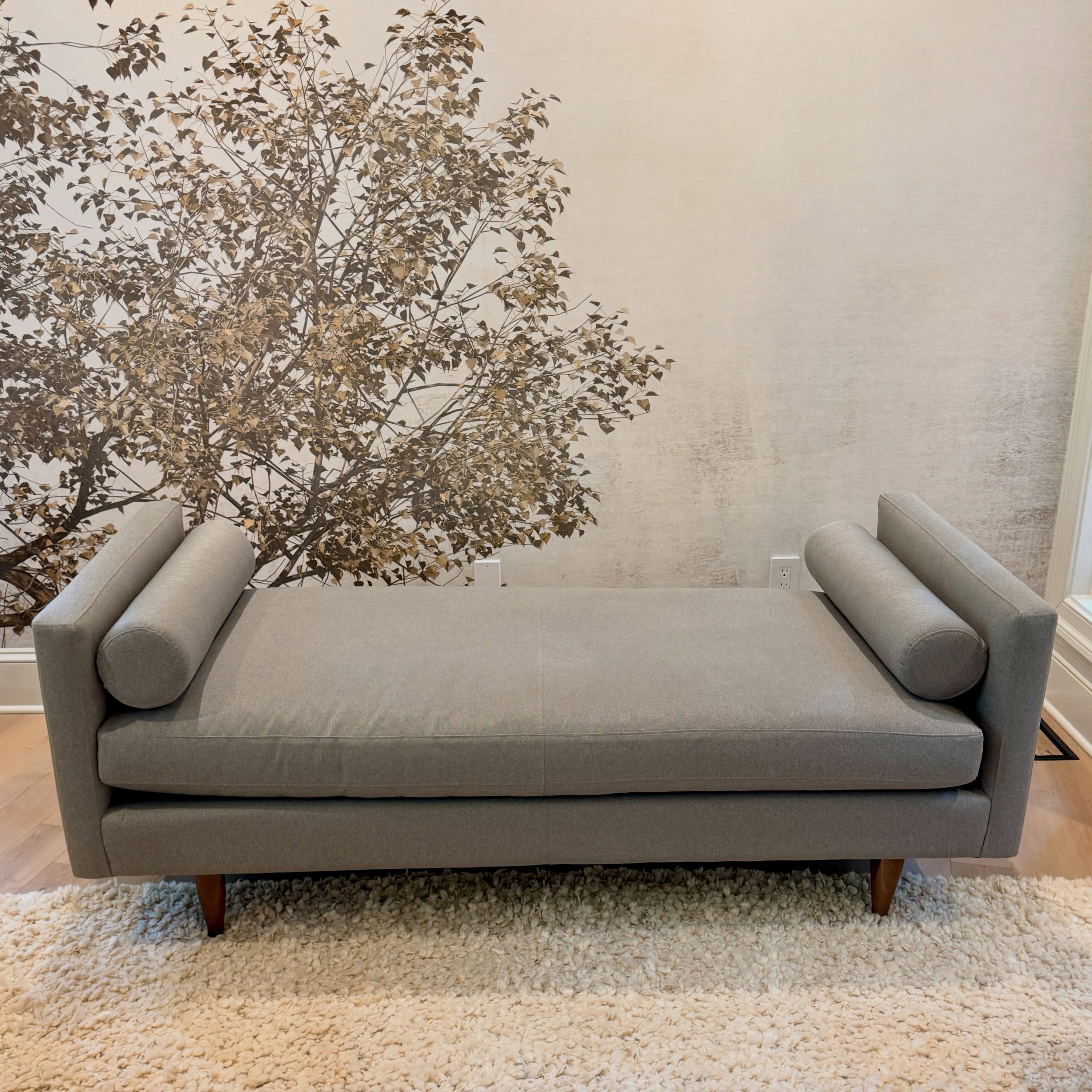 Hang it in the Louvre
.
.
.
.
.
#daybed
#roomandboard 
#daybedsofa