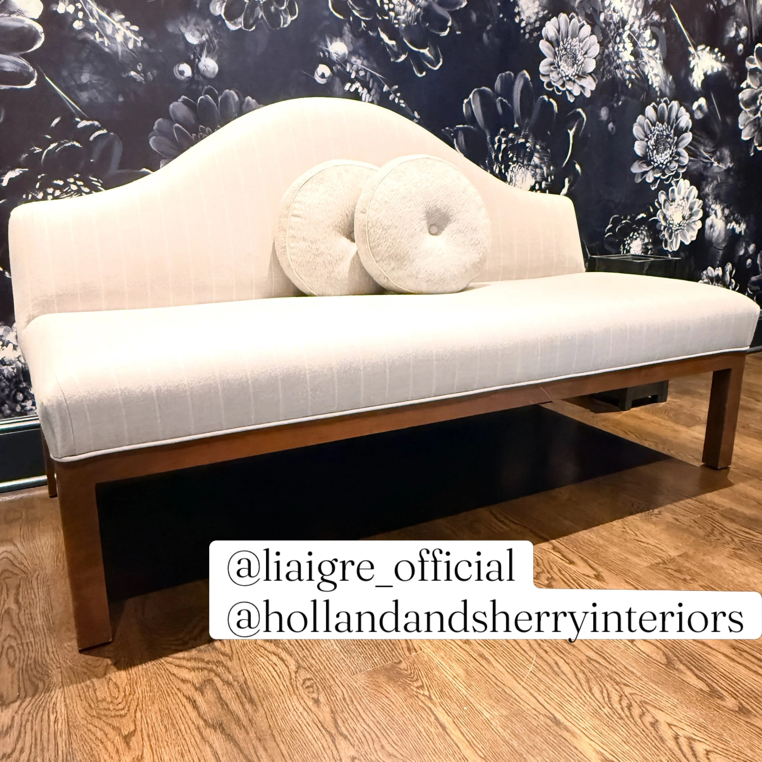 Two luxury lines; One fabulous piece
>Swipe for stripes
.
.
.
.
.
#christianliaigre
#hollandandsherryinteriors
#luxuryfurnitureconsignment