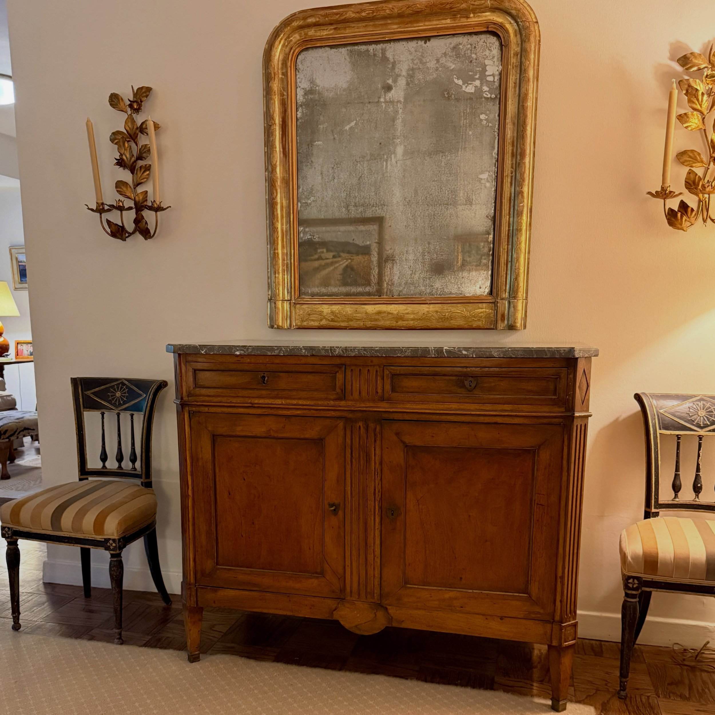 Beautiful on their own; gorgeous together.

🔸 Miller &amp; Arney Directoire Marble Top Server, c. 1800
🔸 Pair Italian Neoclassical Painted Side Chairs
.
.
.
.
.
#italianneoclassical
#pairofchairs
#directorie
#antiquefurniture