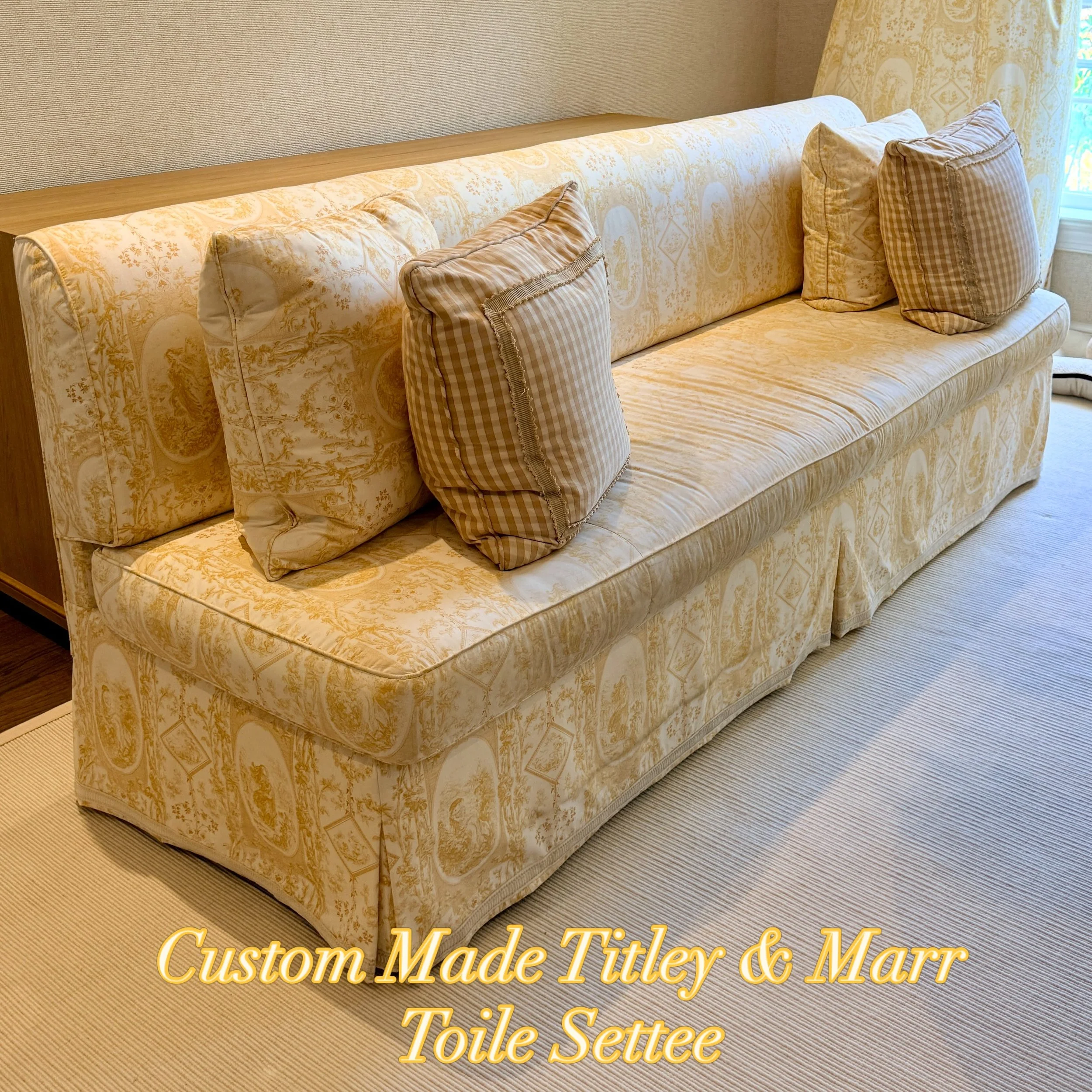 Yes, money can buy happinesss. 💛
.
.
.
.
.
#toiledejouy
#yellowtoile
#breakfastbanquette
#luxuryconsignment
#foundandchairished