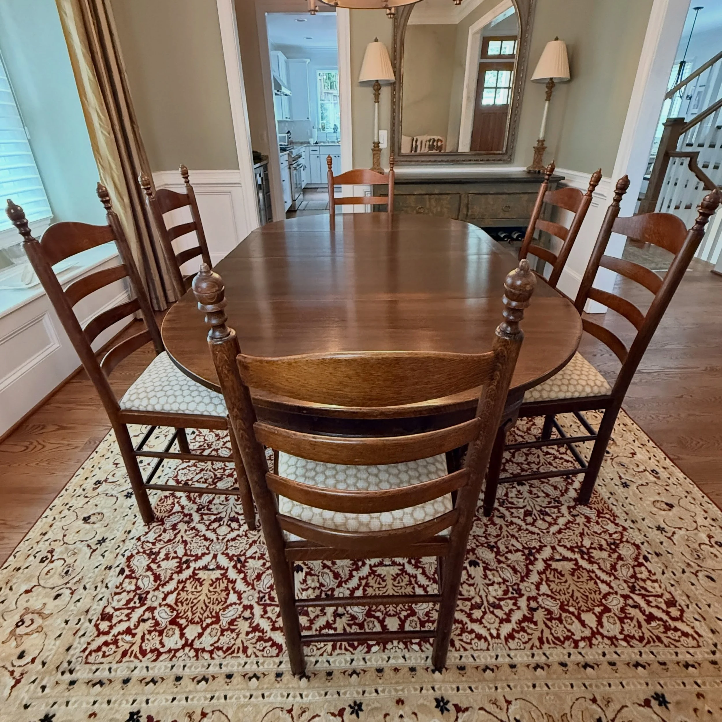What do you get when a French antique and a Belgian antique walk into a dining room?
🔸 Antique Belgian Dining Table Circa 1900&nbsp;
🔸 Set Of 6 Antique French Chairs
🔸 Pair Of RH Belgian Linen Slope Arm Chairs&nbsp;
.
.
.
.
.
#belgianantiques
#fre
