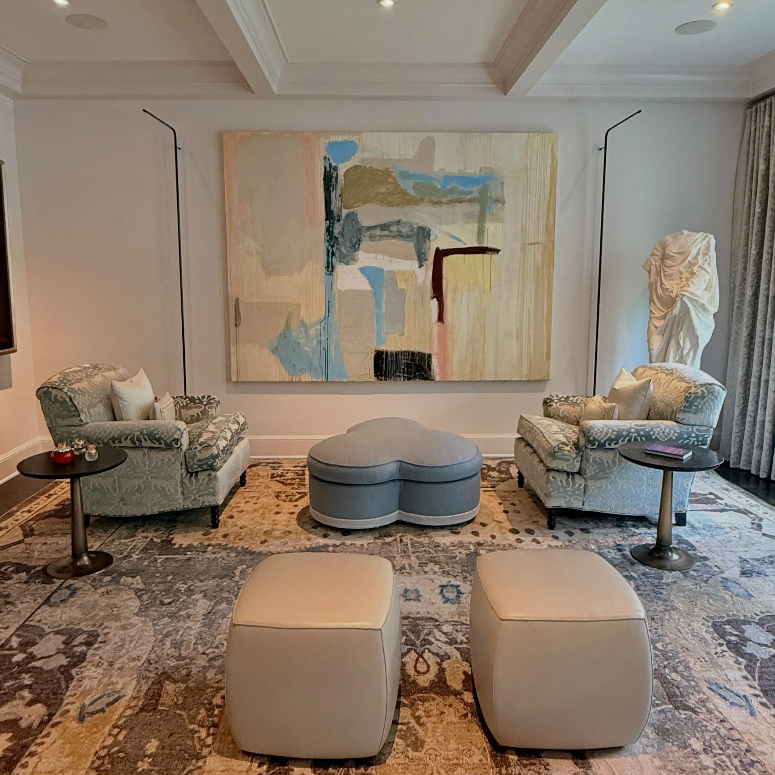 A stunning start to September featuring George Smith, Holly Hunt and original art by Laura Roebuck.
🔸 George Smith Signature Chair In Schumacher Woodland Leopard Velvet&mdash;2 Available&nbsp;
🔸 George Smith Cloverleaf Pouffe In Fortuny Centuria Do