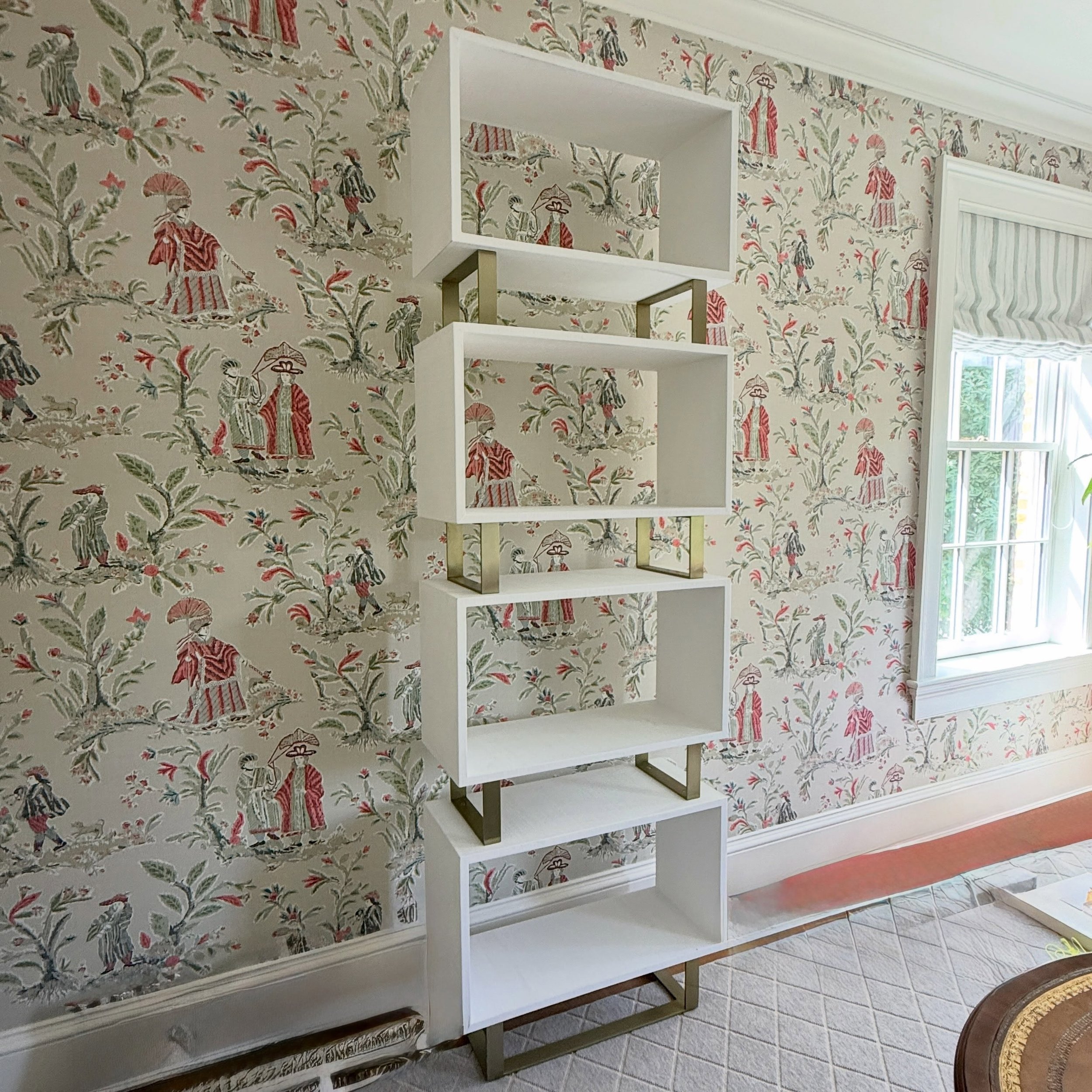 Give your office a glow up.
.
.
.
.
.
@villaandhouse
#lacqueredbookcase
#bookcasegoals
#luxuryconsignment 
#linenwrappedfurniture