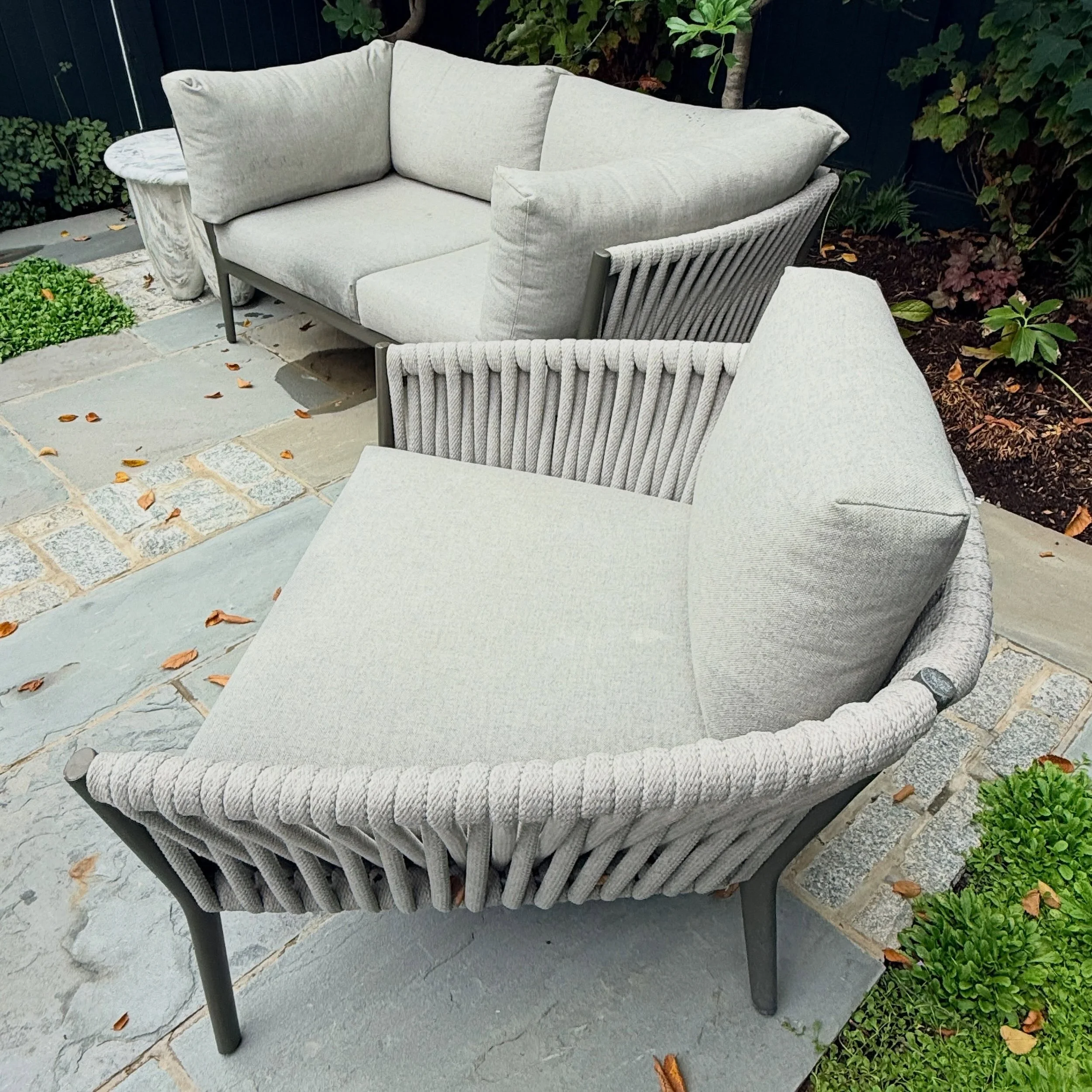 Tis the season to be outside.
.
.
.
.
.
@brownjordan1945
#outdoorlounge 
#brownjordan 
#luxuryconsignment