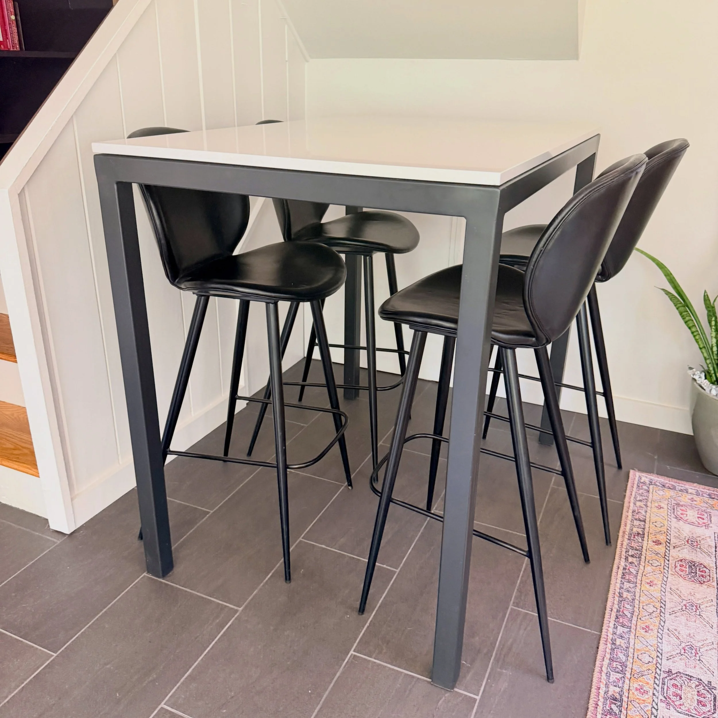meals ✅
games ✅
work✅
.
.
.
.
.
@roomandboard
#roomandboard
#pubtable
#curatedconsignment