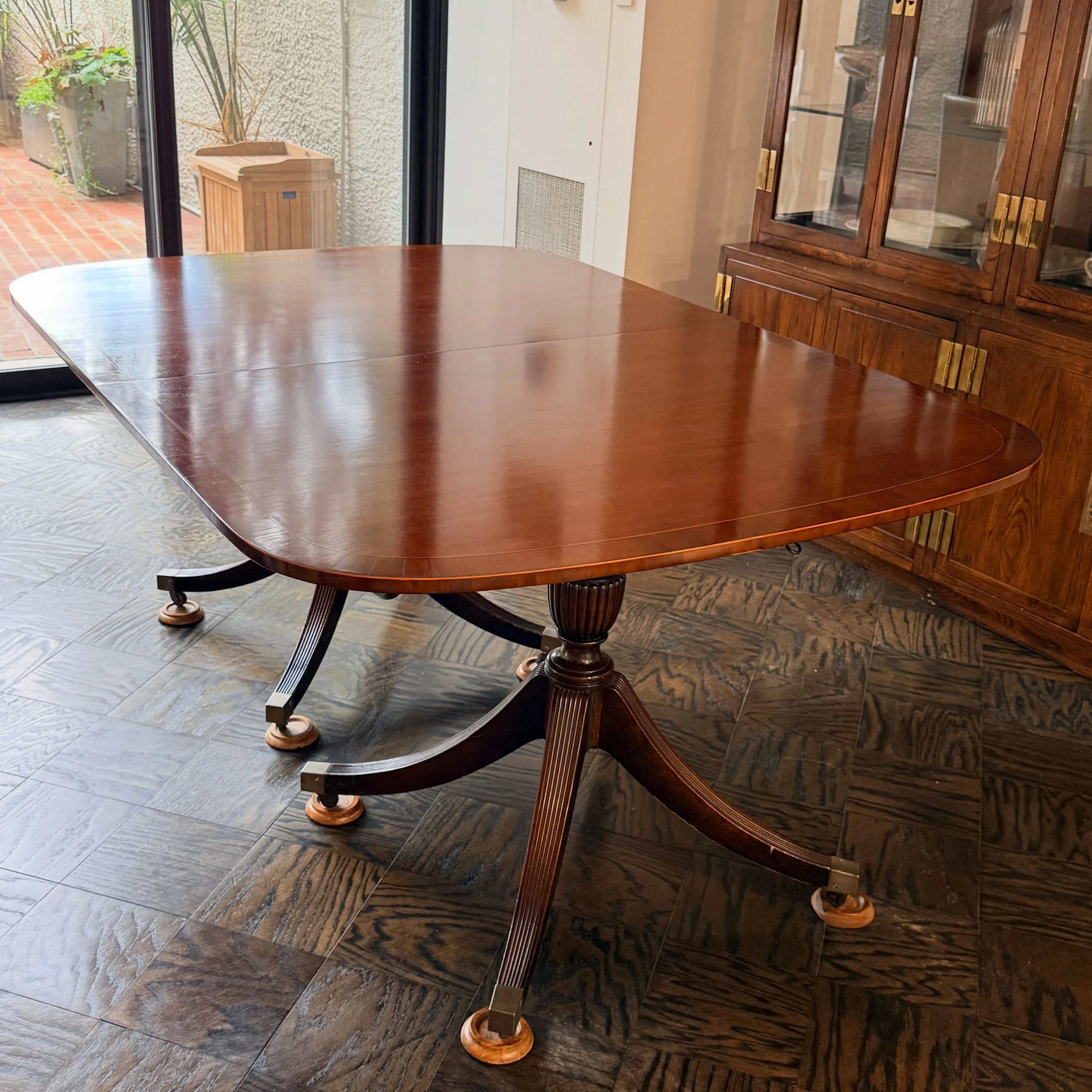 Four Lengths. One Fabulous Table.
.
.
.
.
.
@bakerfurniture
#bakerfurniture
#thingschosenwell
#curatedconsignment
