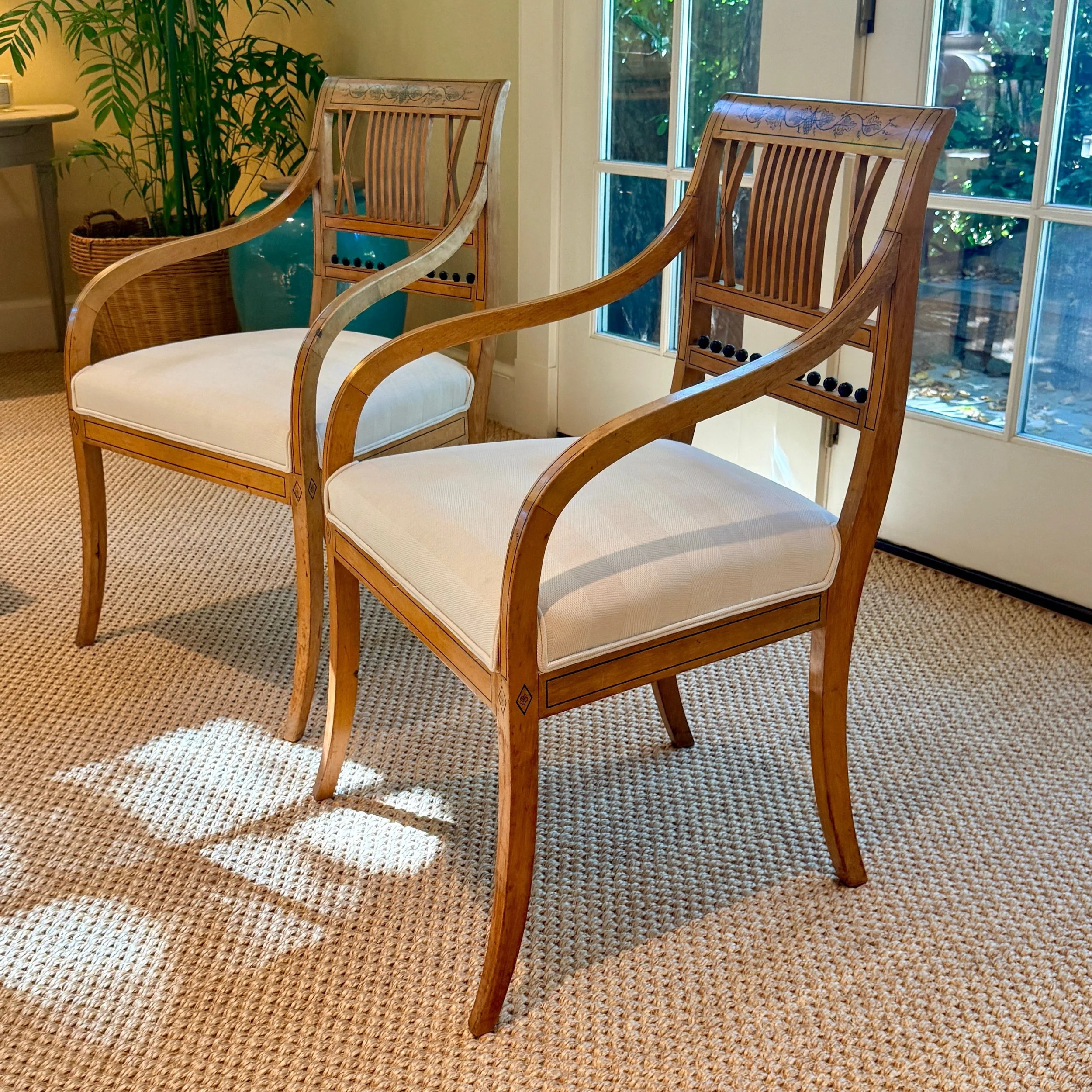 The Empire with Striking Backs
.
.
.
.
.
#antiqueempirefurniture
#empirechairs
#empirefurniture
#neoclassicalchairs
#luxuryconsignment