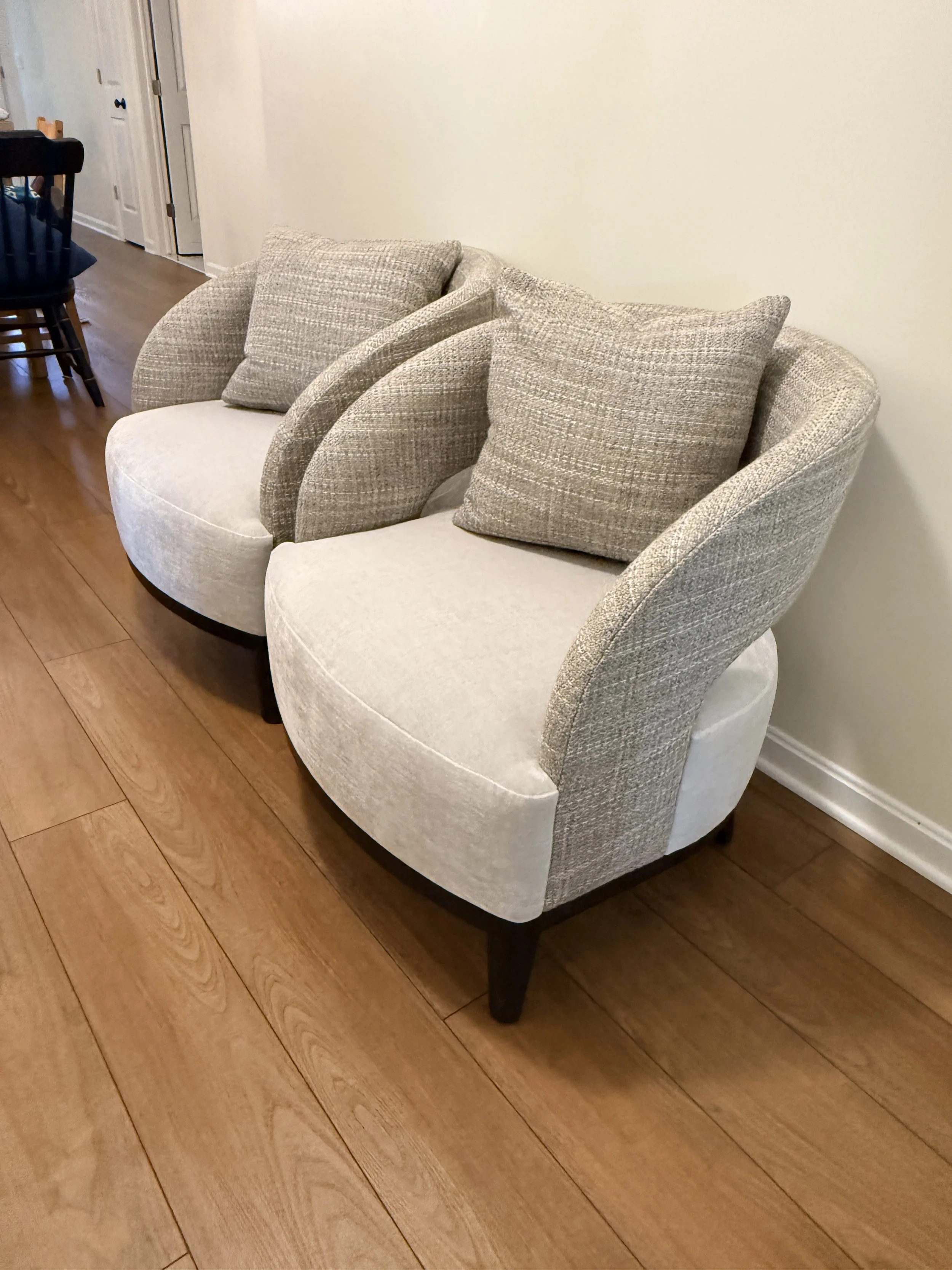 Pair Adriana Hoyos Bolero 300 Armchairs