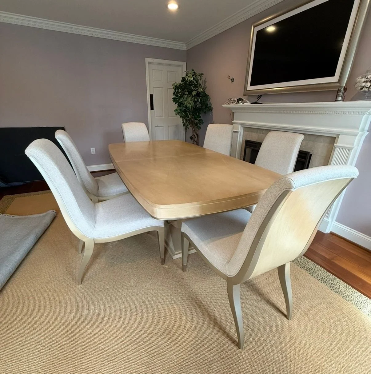 Caracole Fan Expanding Dining Table with Set of 8 Side Chairs