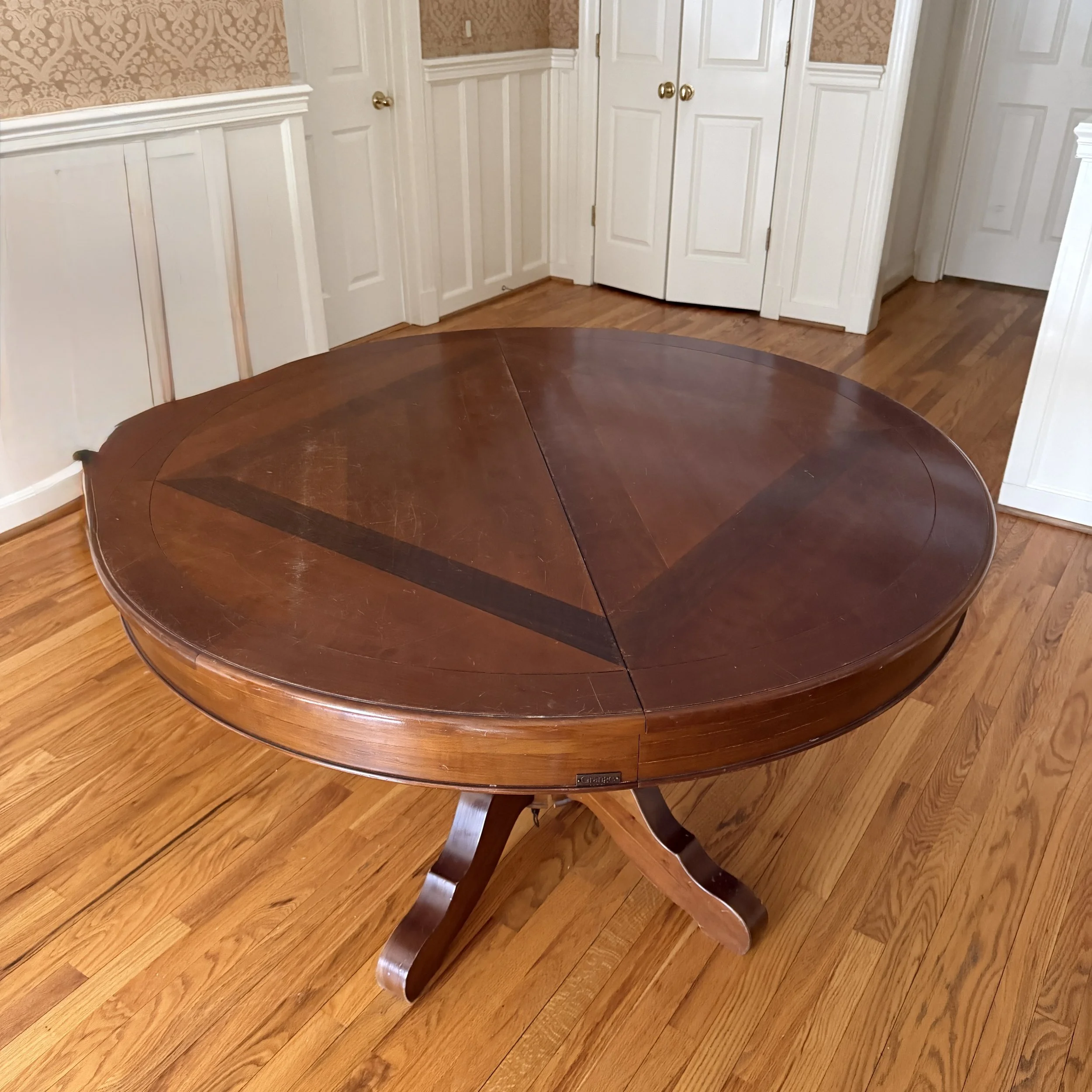 Grange Round Pedestal Table with Self-Storing Leaves
