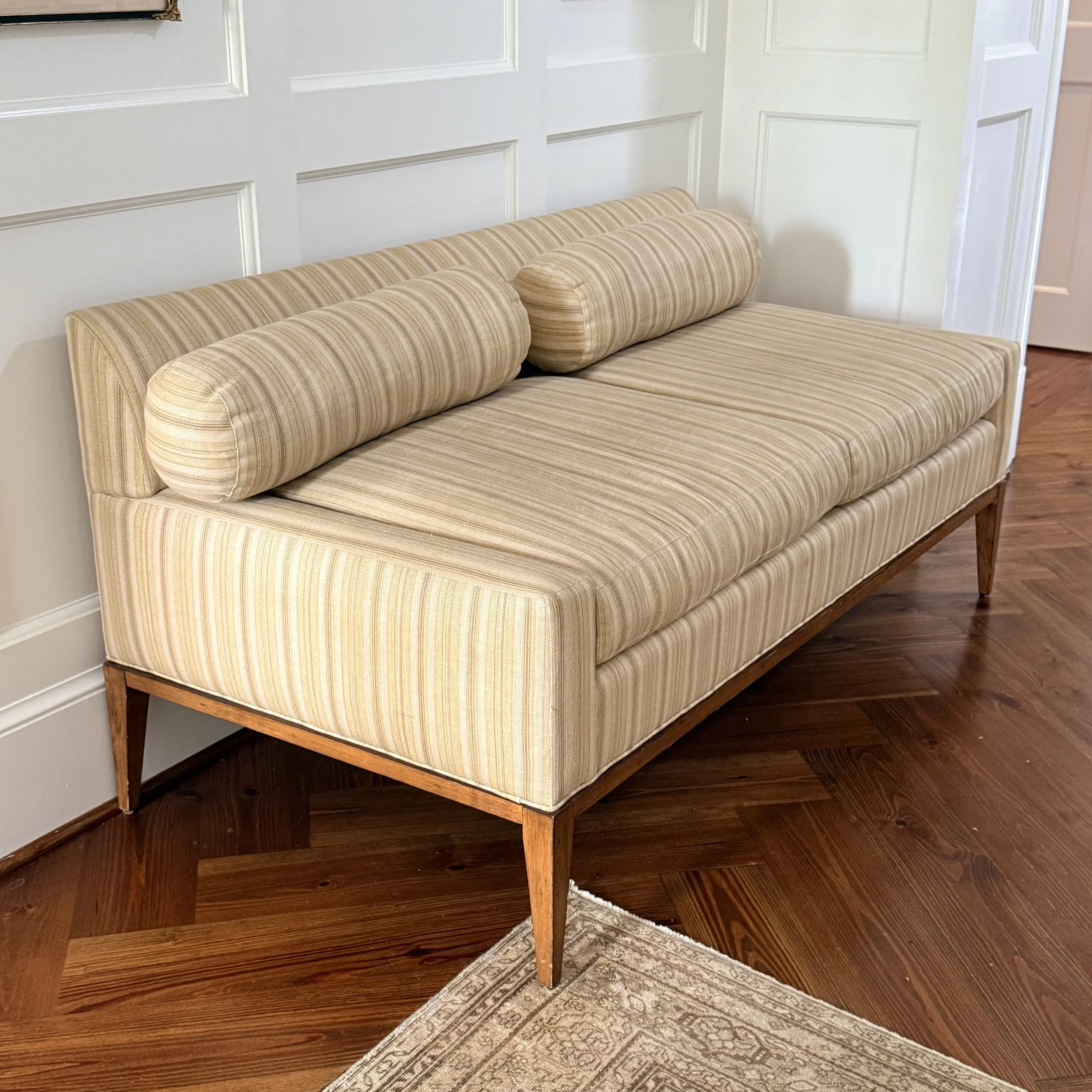 Vanguard Jacen Footboard Sofa  