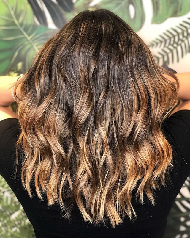 Slowly removing layers of old black dye from Alyssa&rsquo;s hair. Health and shine was our #1 priority!
.
.
We used 10 and 20 volume #blondelifejoico lightener and #olaplex plus a 2 hour processing time with one re-apply to gently lift. Toned with #j