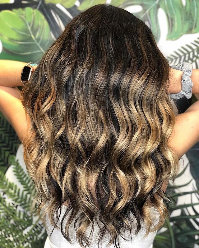 H I G H  C O N T R A S T
.
Balayage by Tricia.
.
.
#thisisredsing #reddinghair #reddinghairstylist #reddinghairsalon #reddingcalifornia #balayage #ombre #highcontrastbalayage #joico #lumishinejoico