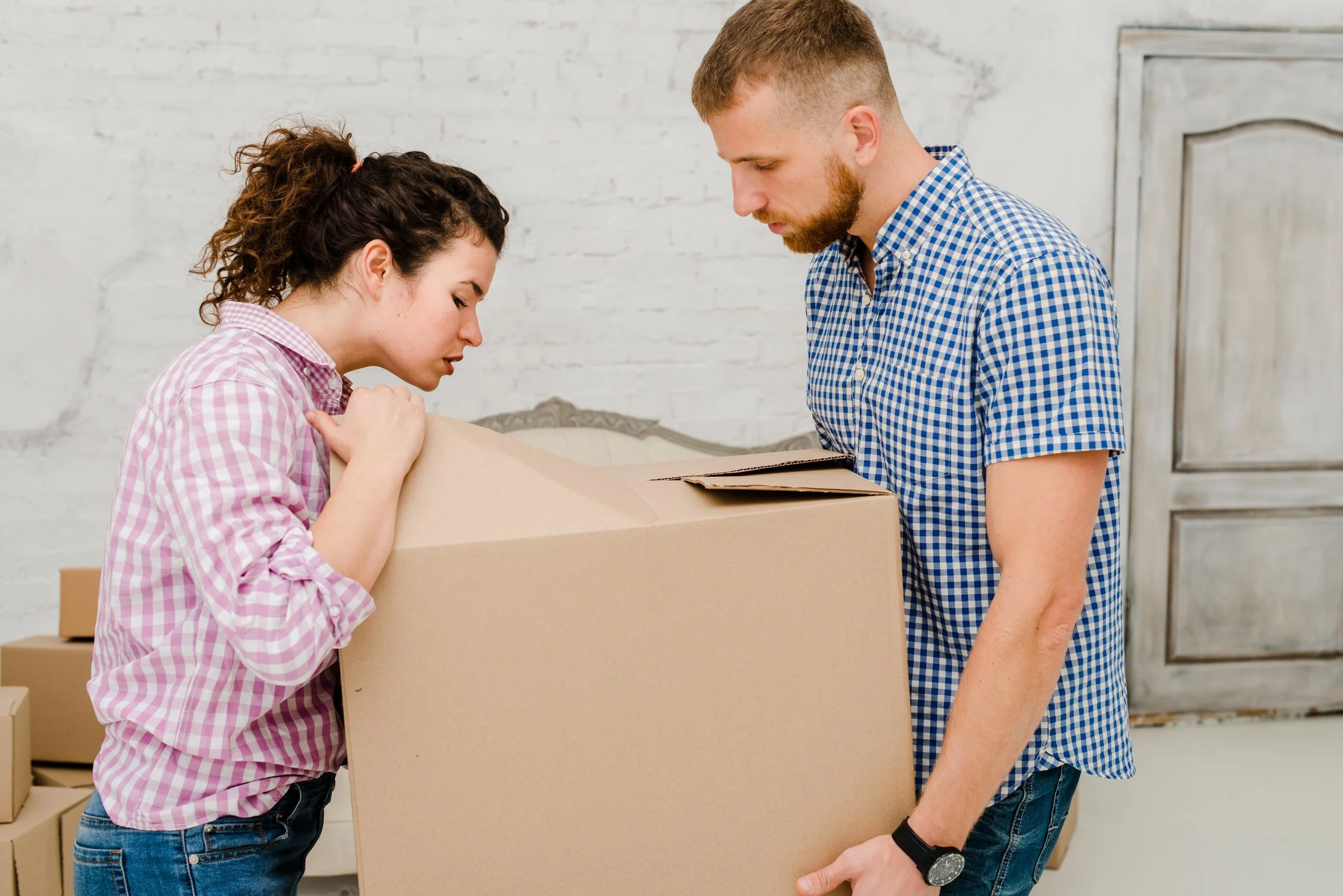 couple-looking-inside-box.jpg