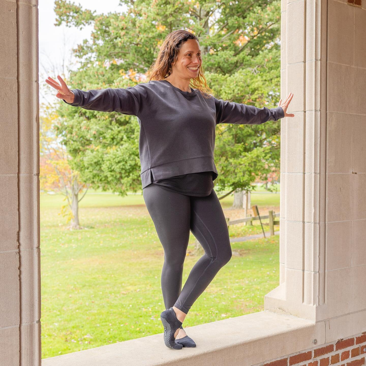 Rise with the sun at the break of dawn and get your body moving with Susan at the barre tomorrow! Replace that cup of ☕️ with energy-boosting endorphins and feel motivated for the rest of your day. ⚡️

Book your spot now for her 6:00 am or 7:30 am cl