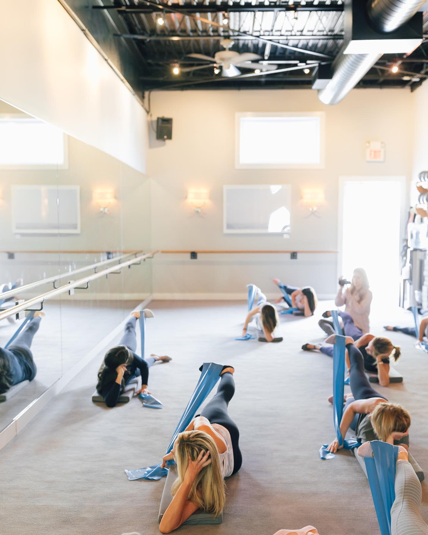 Hey @classpass goers, don't miss out on good #barreburn with us! You can now book a Forme Barre class via ClassPass in either our Greenwich or New Canaan locations. 📍
📸 @juliadags 
.
.
.
#formebarre #formebarrefitness #barrefitness #barreclass #cla