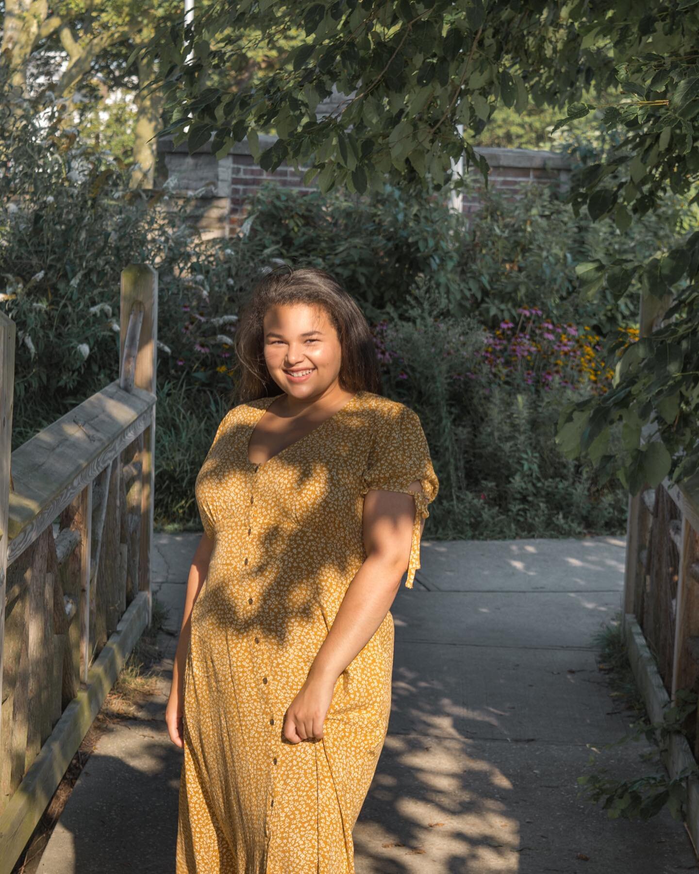 she&rsquo;s got that end of summer glow ✨ here are some of my favorite images from my most recent senior portrait photoshoot. Now booking for September in New York! 

#photography #digitalphotography #portraits #seniorportraits