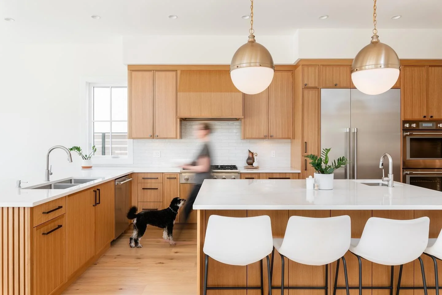 Perk of the job: working with the cutest models 🐶 (but also photographing very very nice homes). 

Design // @mcgeachydesignstudio 
Build // @unitydevelopmentsltd 
Cabinetry // @harbourcitykitchens