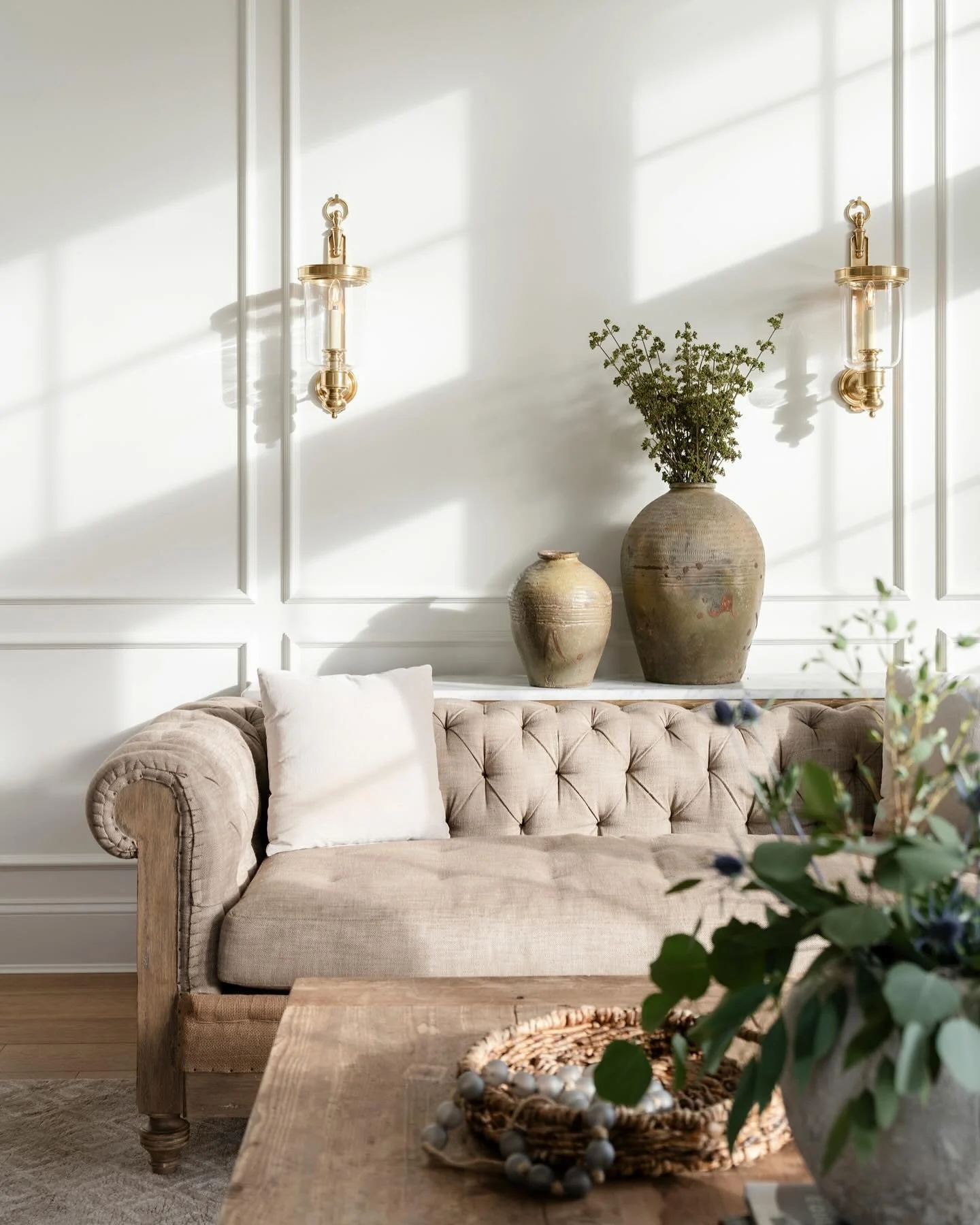 There are so many perfect moments in this one of a kind home we photographed last winter. It&rsquo;s peaceful, serene, and oh so pretty. Swipe to see more! 🌿🤍

Interior design // @jennymartindesign 
Home design // @java_designs 
Build // @coastpres