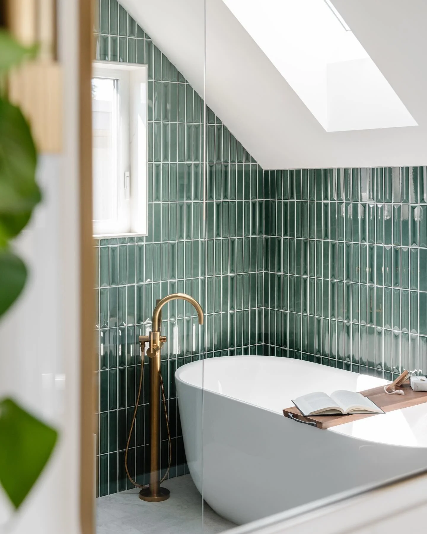 A moment for the tile. ✨ Photographed for @macrenos with a beauty design by @azucena.saavedra.

New Year&rsquo;s resolution: POST MORE PHOTOS.