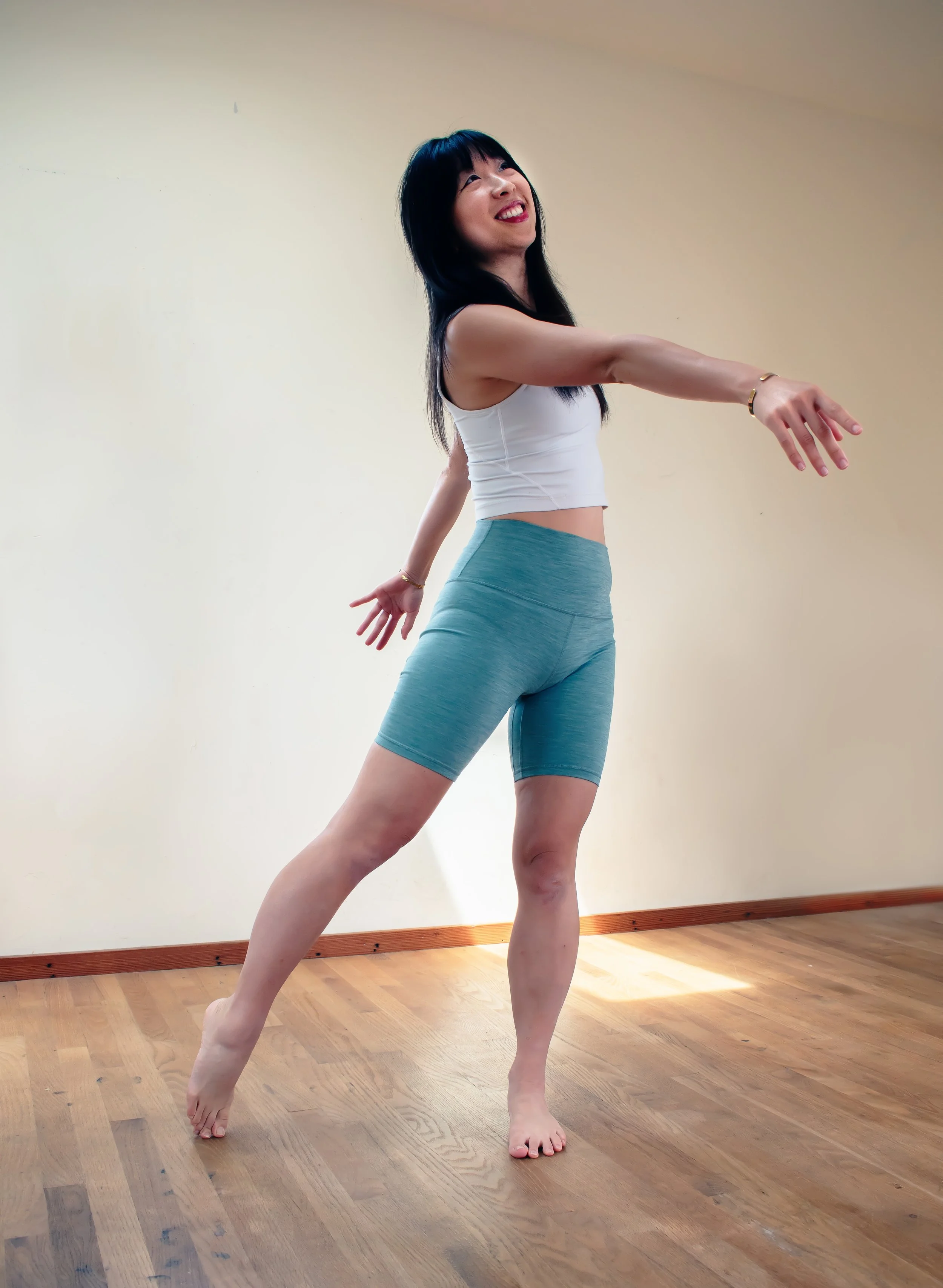 Akemi_Modeling__Full_Body_1-.jpg