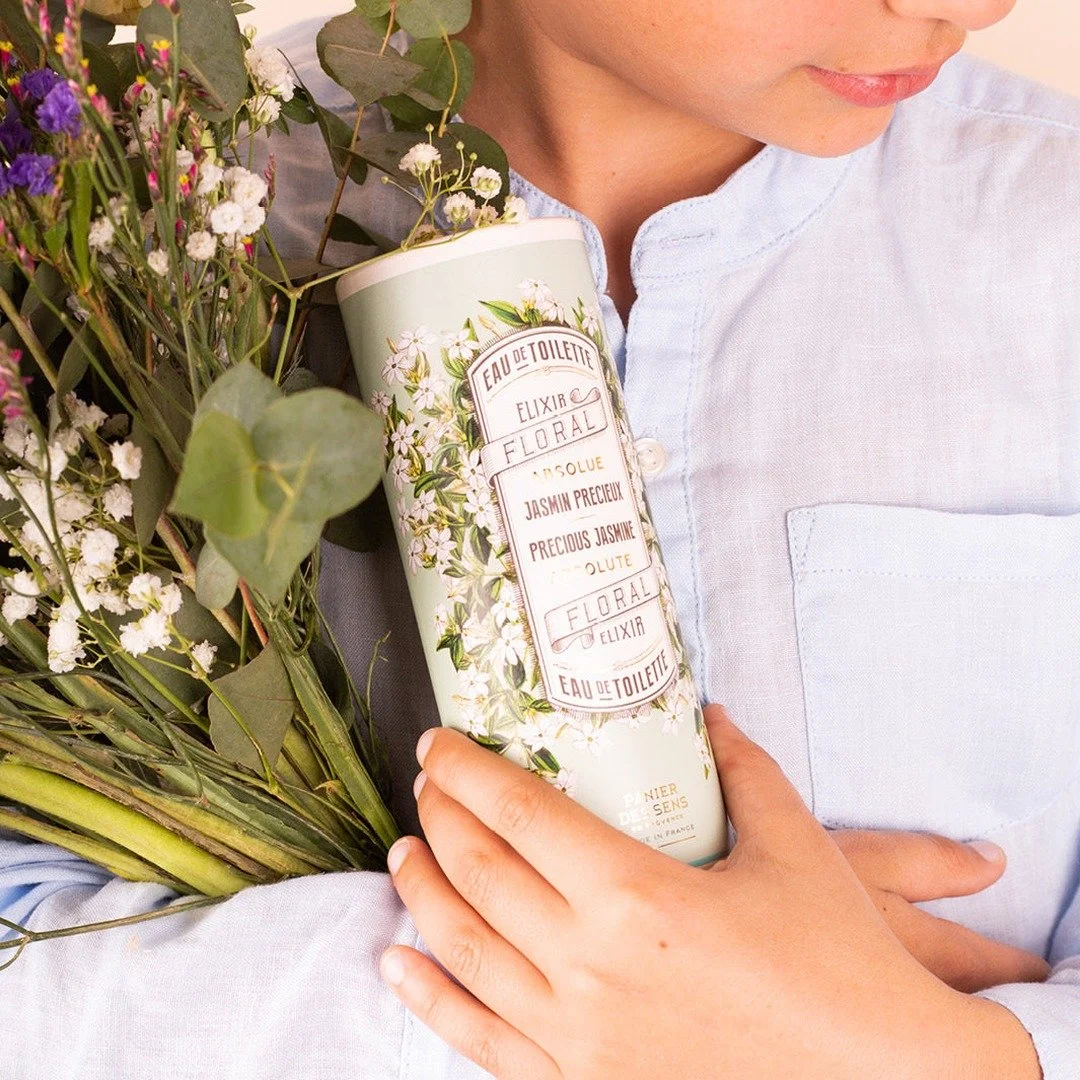 Made in France since 2001, carried at Florodora since 2022: Panier des Sens. Every tube and bar carries a little of the south of France: an armful of jasmine, lavender to the horizon, sea air, an iris in bloom, orange blossom, magnolia and peony. Han